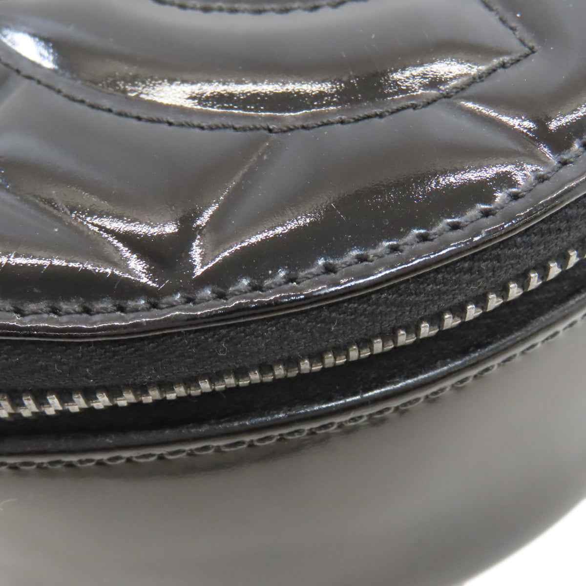 Chanel Black Leather Shoulder Bag (Pre-Owned)