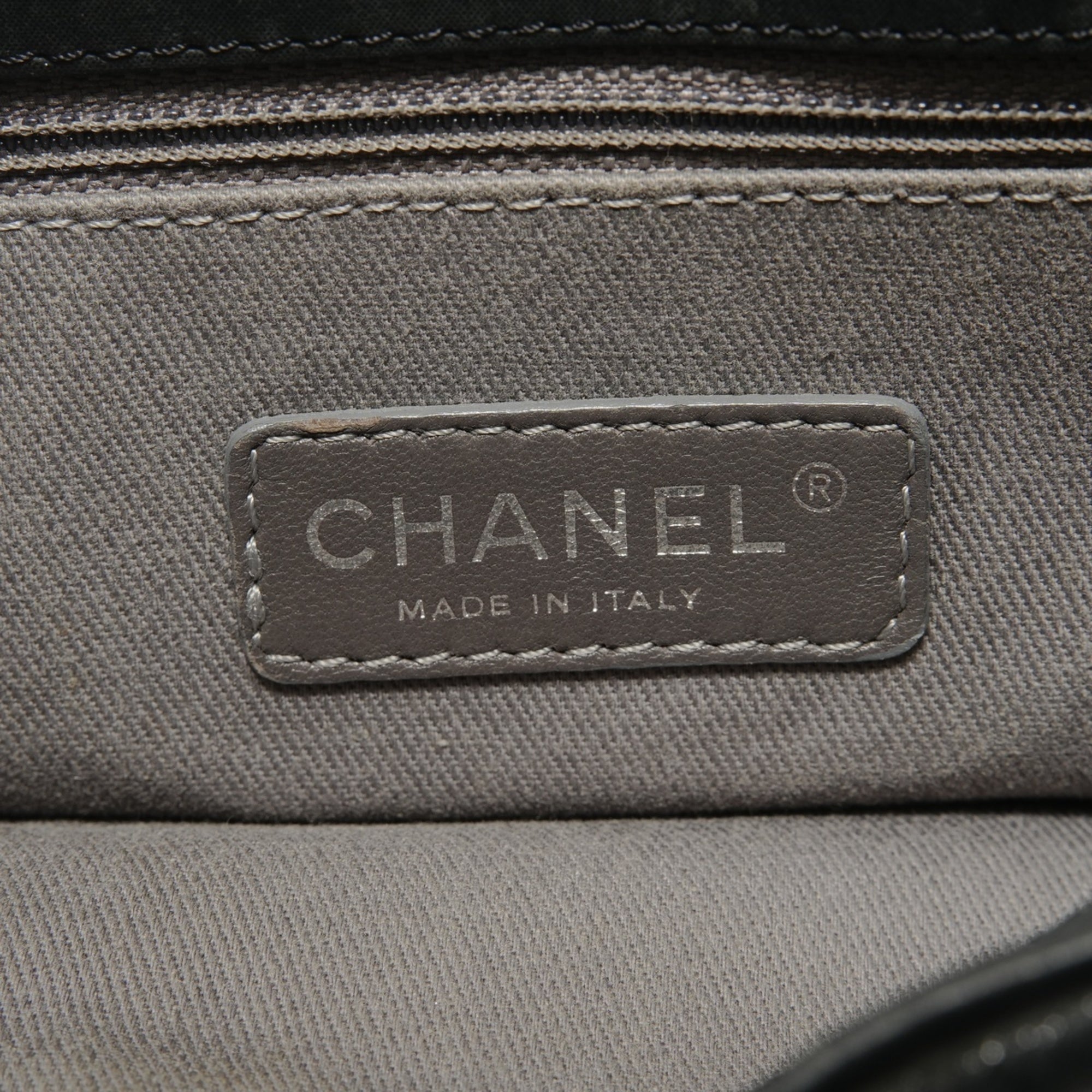 Chanel Black Shoulder Bag (Pre-Owned)