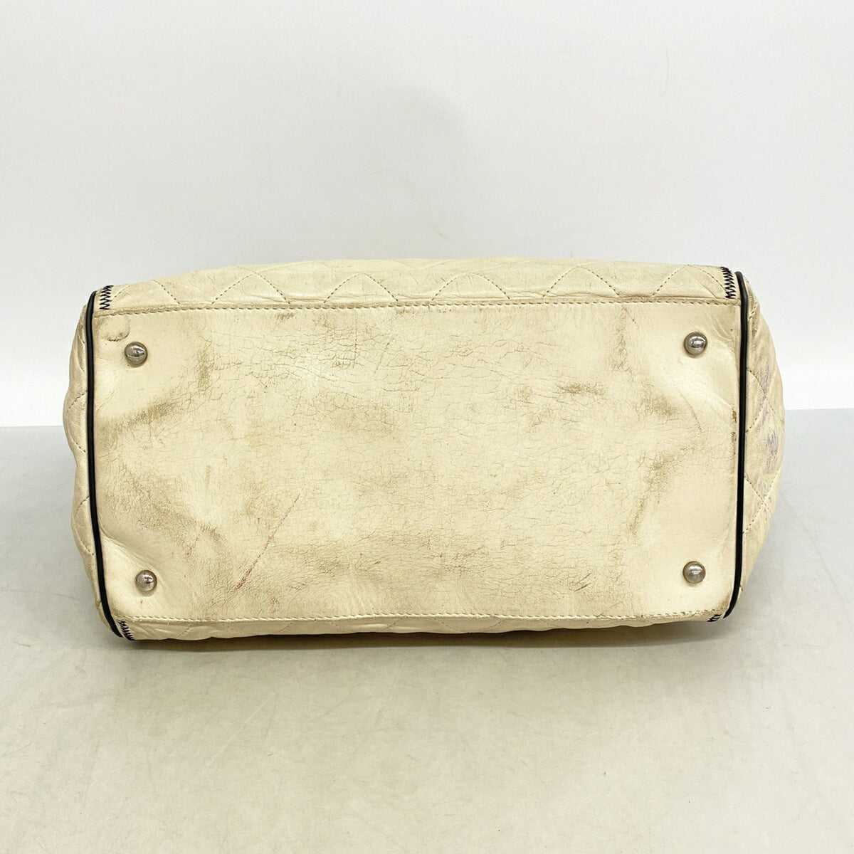Chanel Ivory Leather Tote Bag (Pre-Owned)