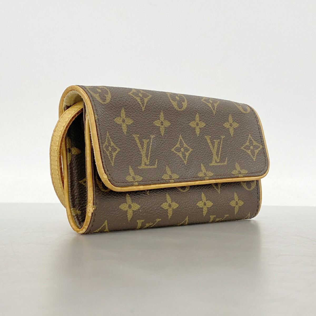 Louis Vuitton Brown Shoulder Bag (Pre-Owned)