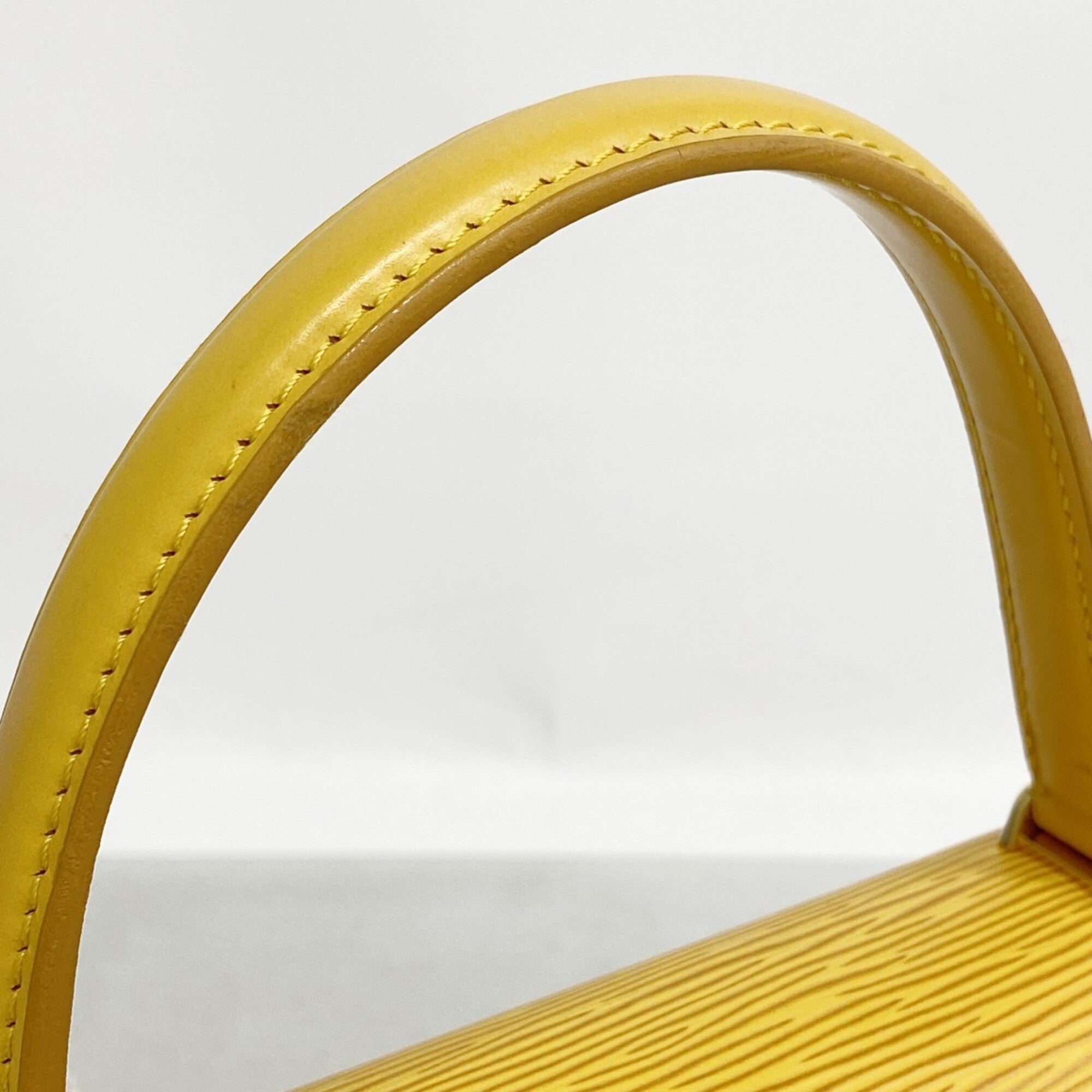 Louis Vuitton Jaune Handbag (Pre-Owned)