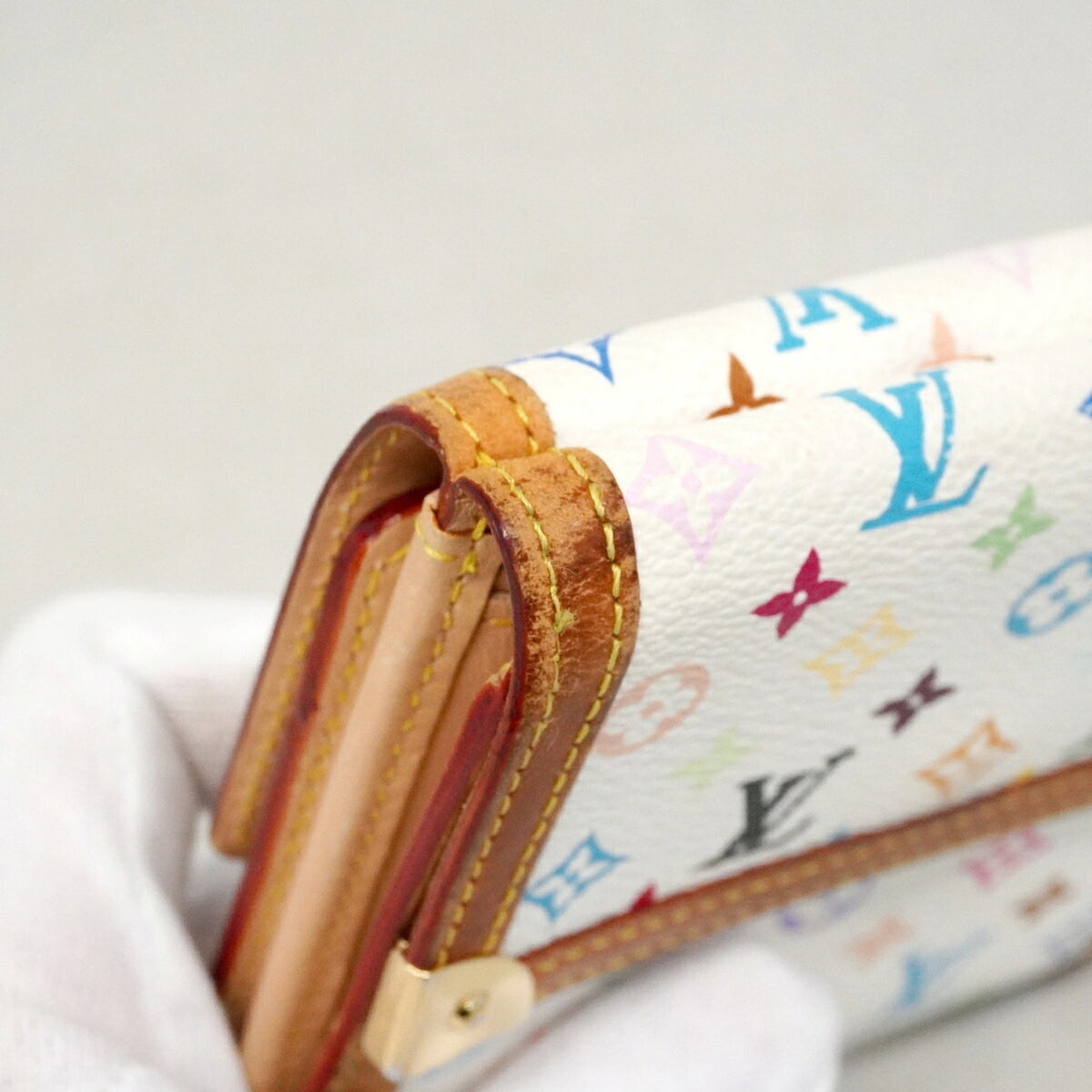 Louis Vuitton Blanc Wallet (Tri-Fold) (Pre-Owned)
