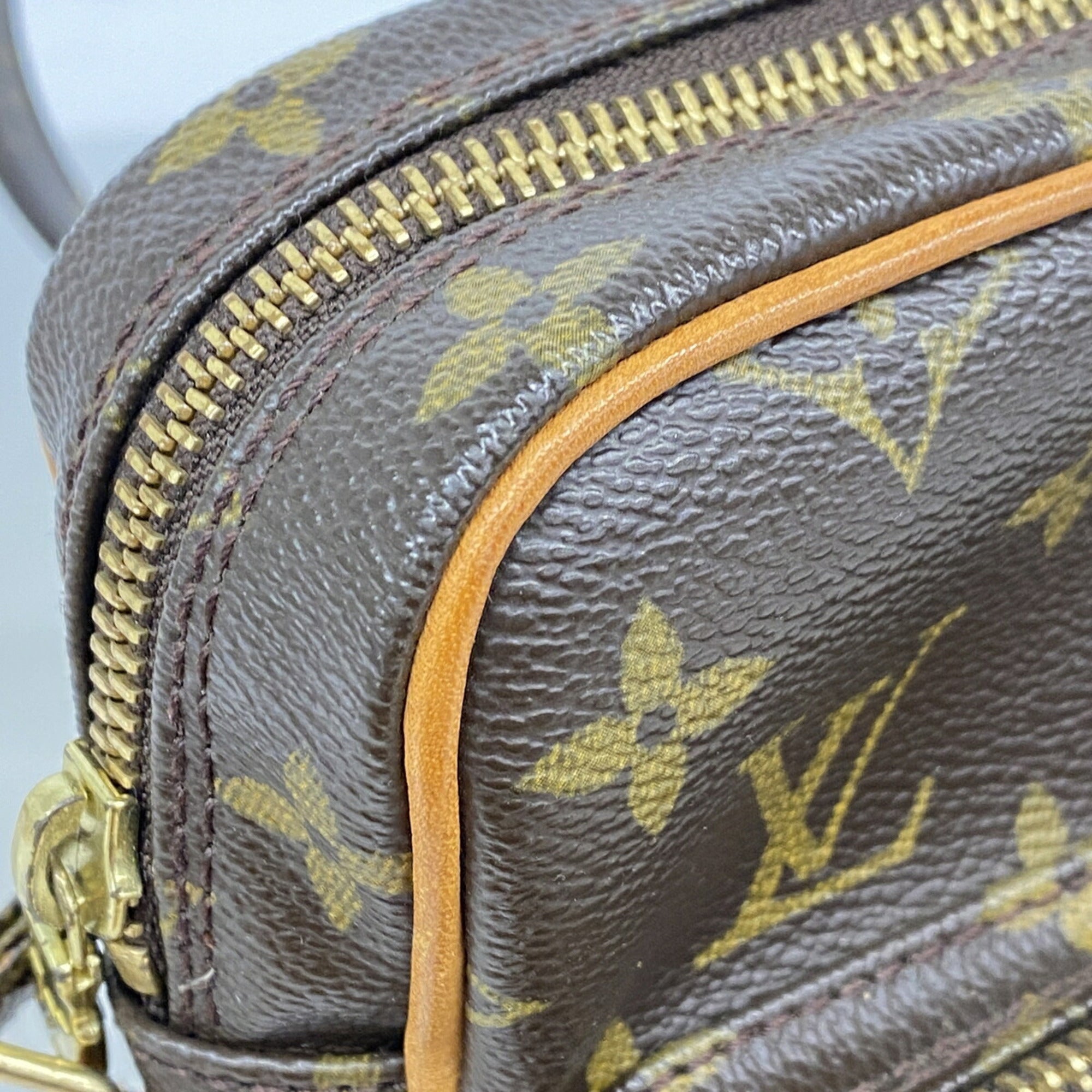 Louis Vuitton Brown Shoulder Bag (Pre-Owned)