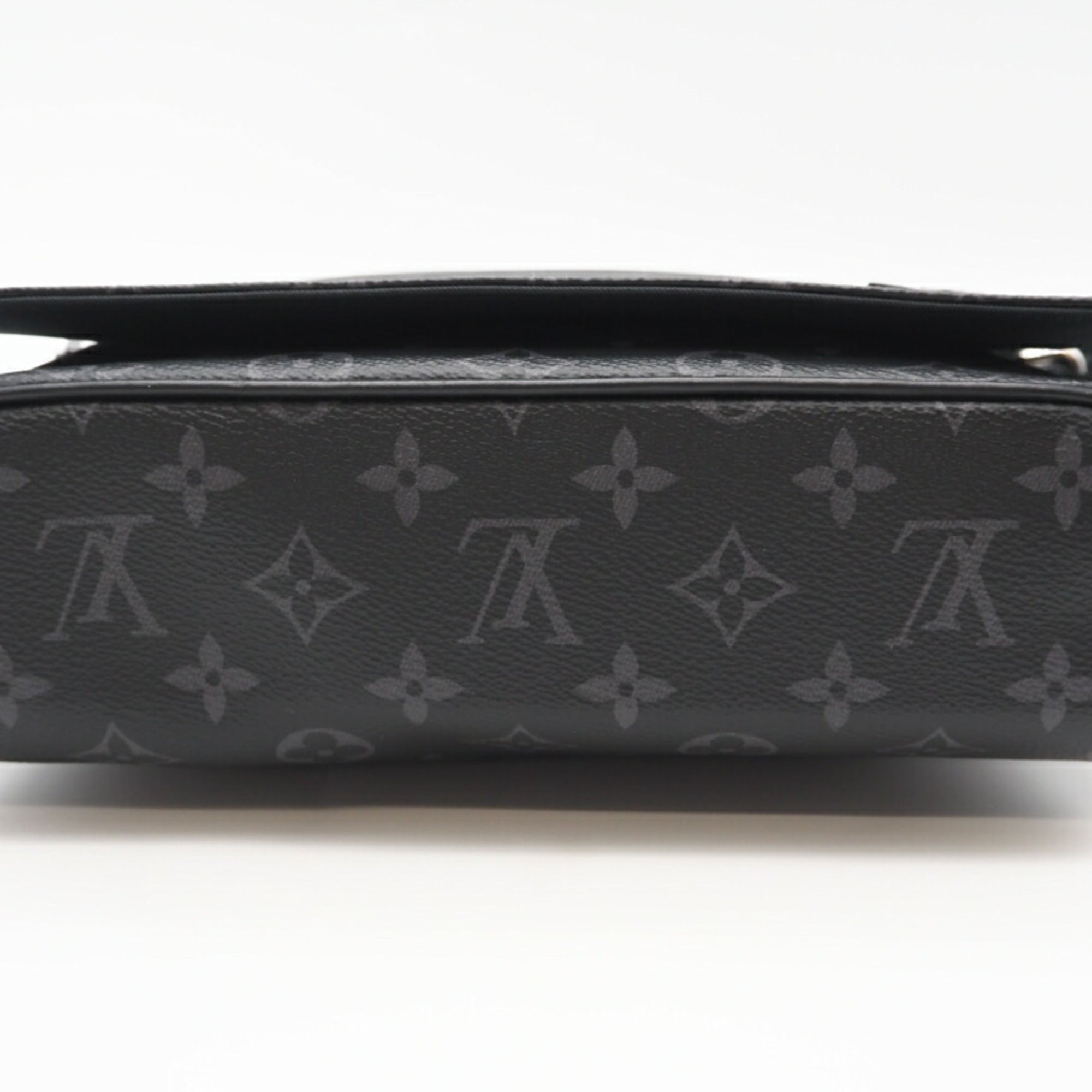 Louis Vuitton Gray Coated Canvas Shoulder Bag (Pre-Owned)