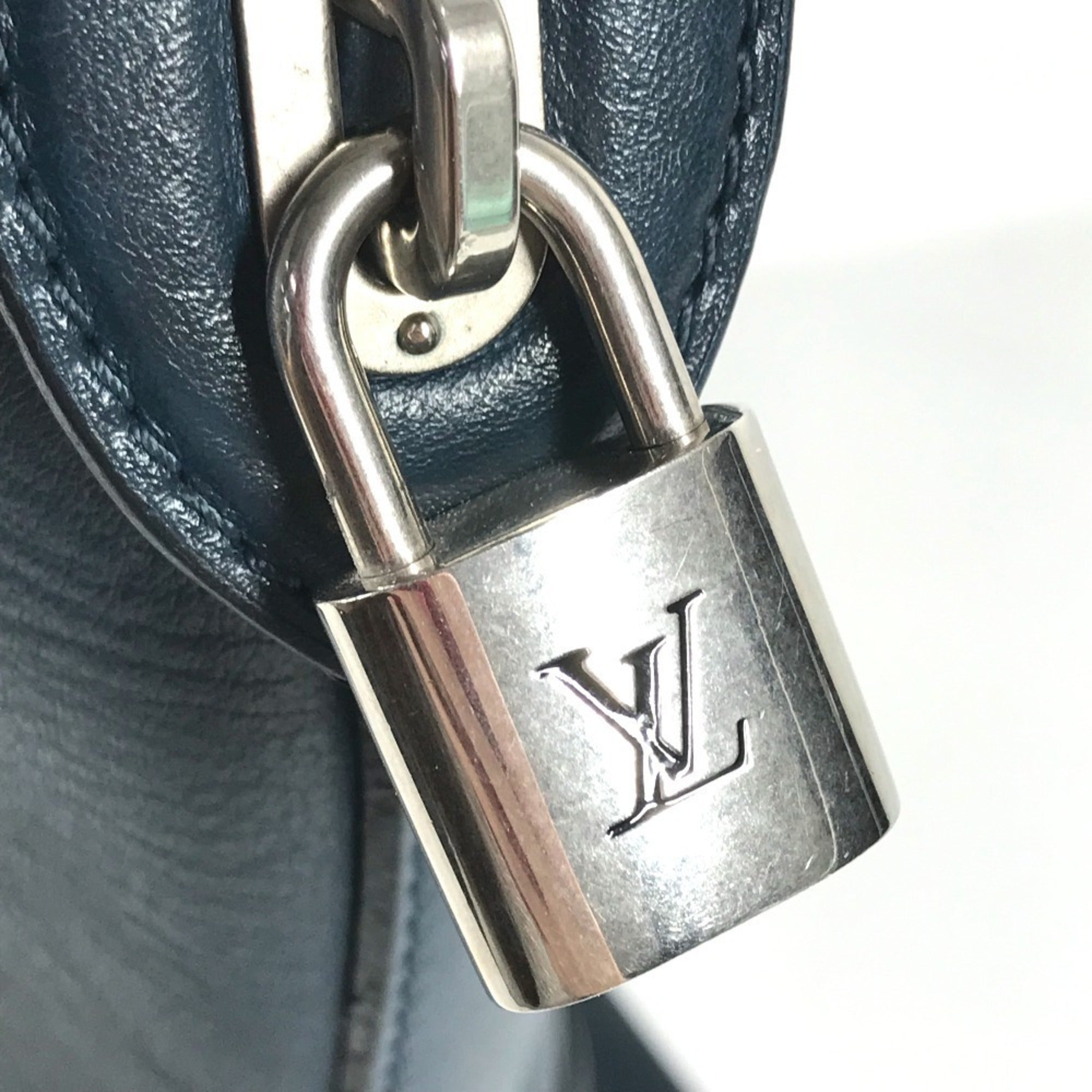 Louis Vuitton Blue Leather Pouch Shoulder Bag (Pre-Owned)