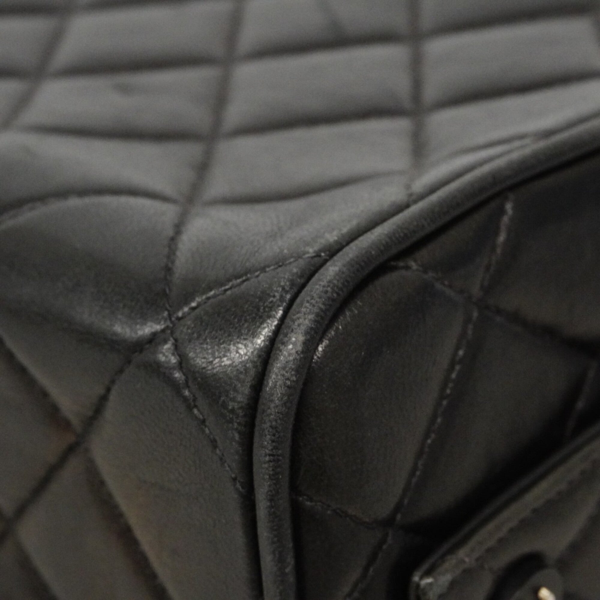 Chanel Black Leather Handbag (Pre-Owned)