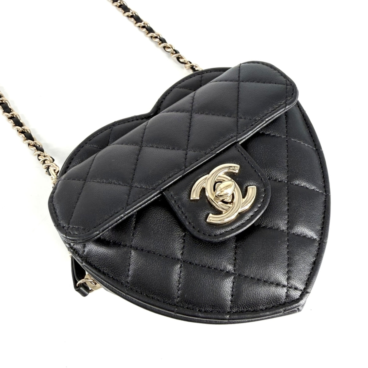 Chanel Black White Leather Pochette Shoulder Bag (Pre-Owned)