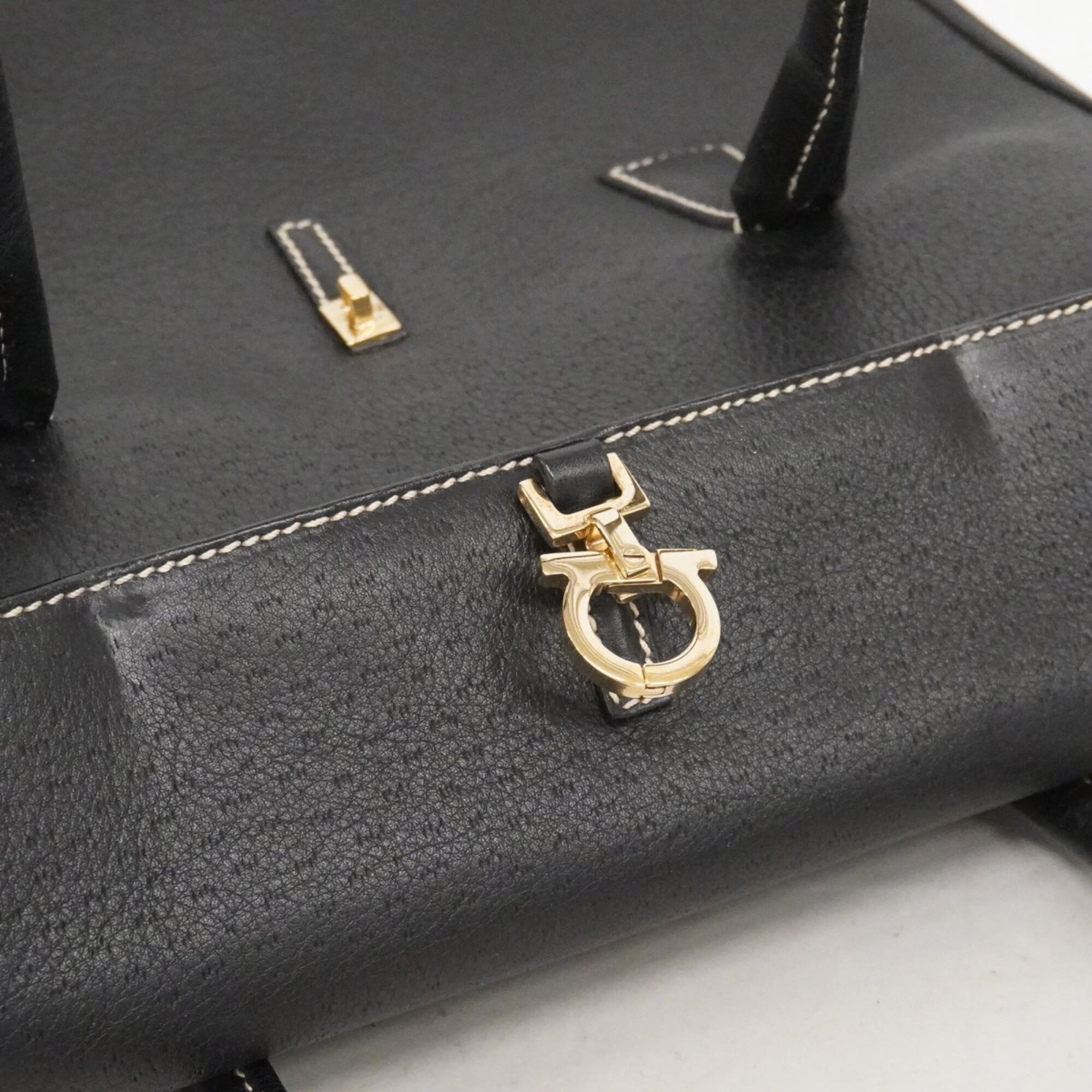 Salvatore Ferragamo Black Leather Handbag (Pre-Owned)