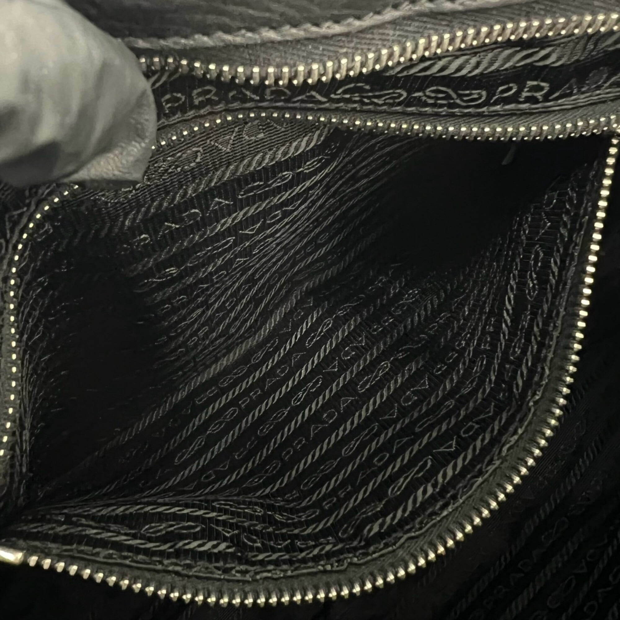 Prada Black Nylon Leather Crossbody Bag Shoulder Bag (Pre-Owned)