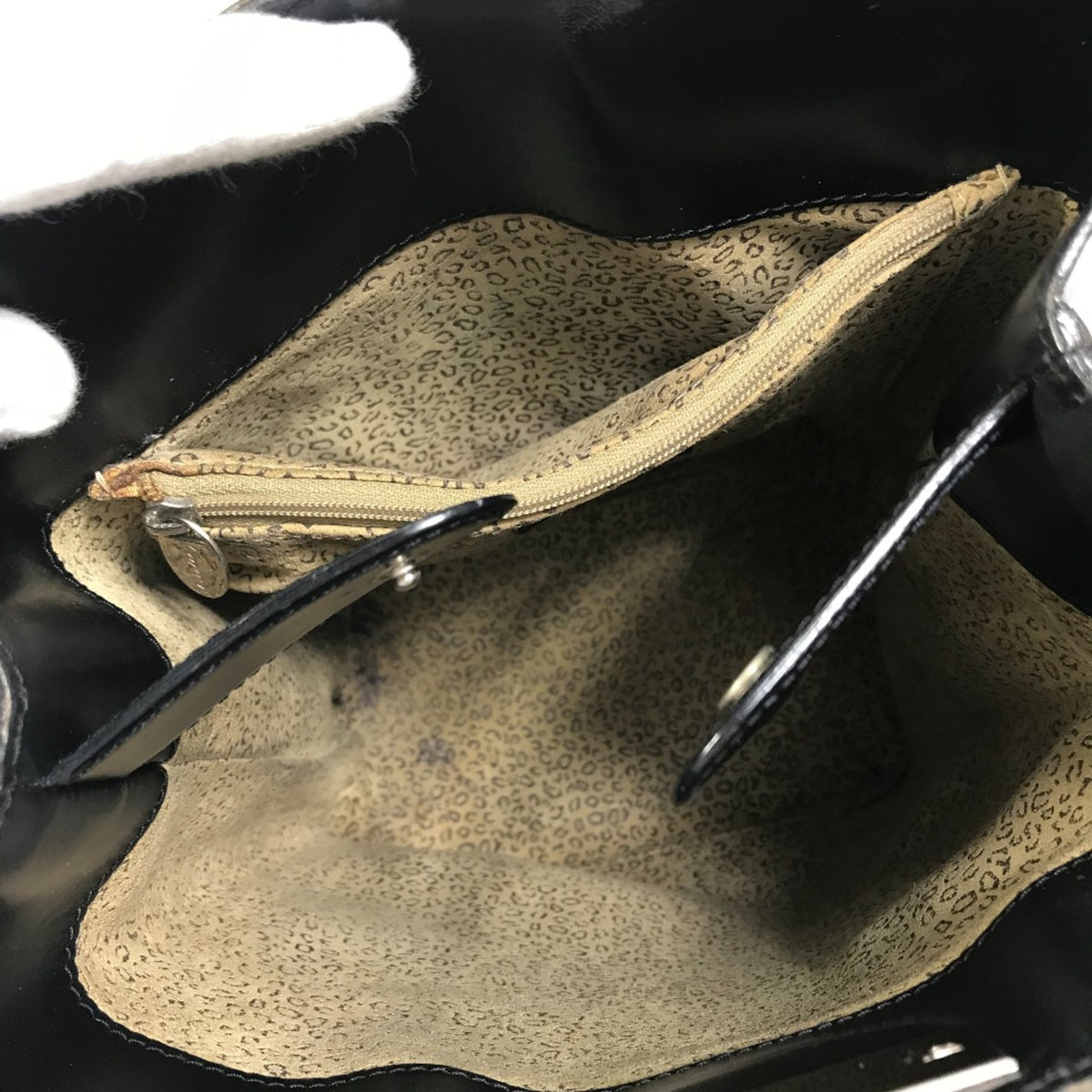 Cartier Black Leather Shoulder Bag (Pre-Owned)
