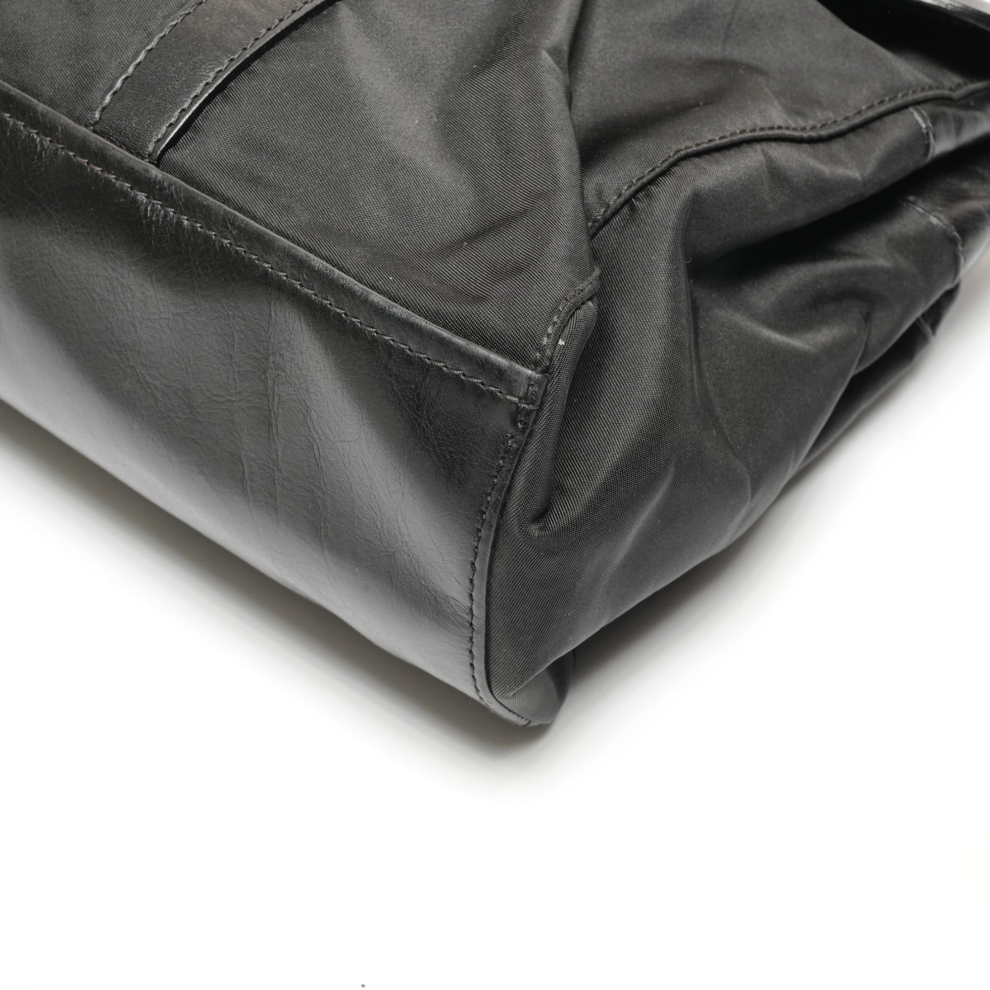 Prada Black Nylon Shoulder Bag (Pre-Owned)