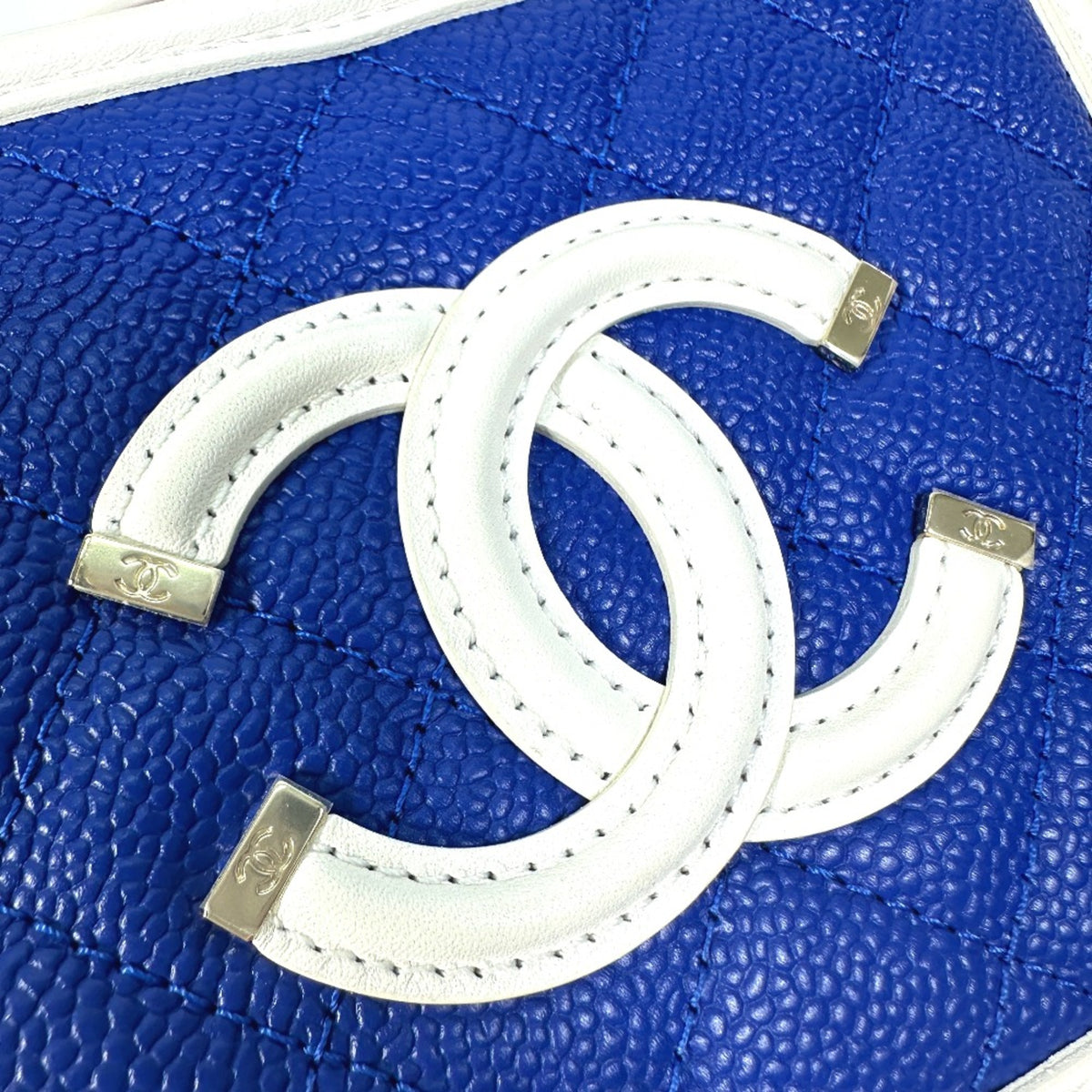 Chanel Red Leather Shoulder Bag (Pre-Owned)