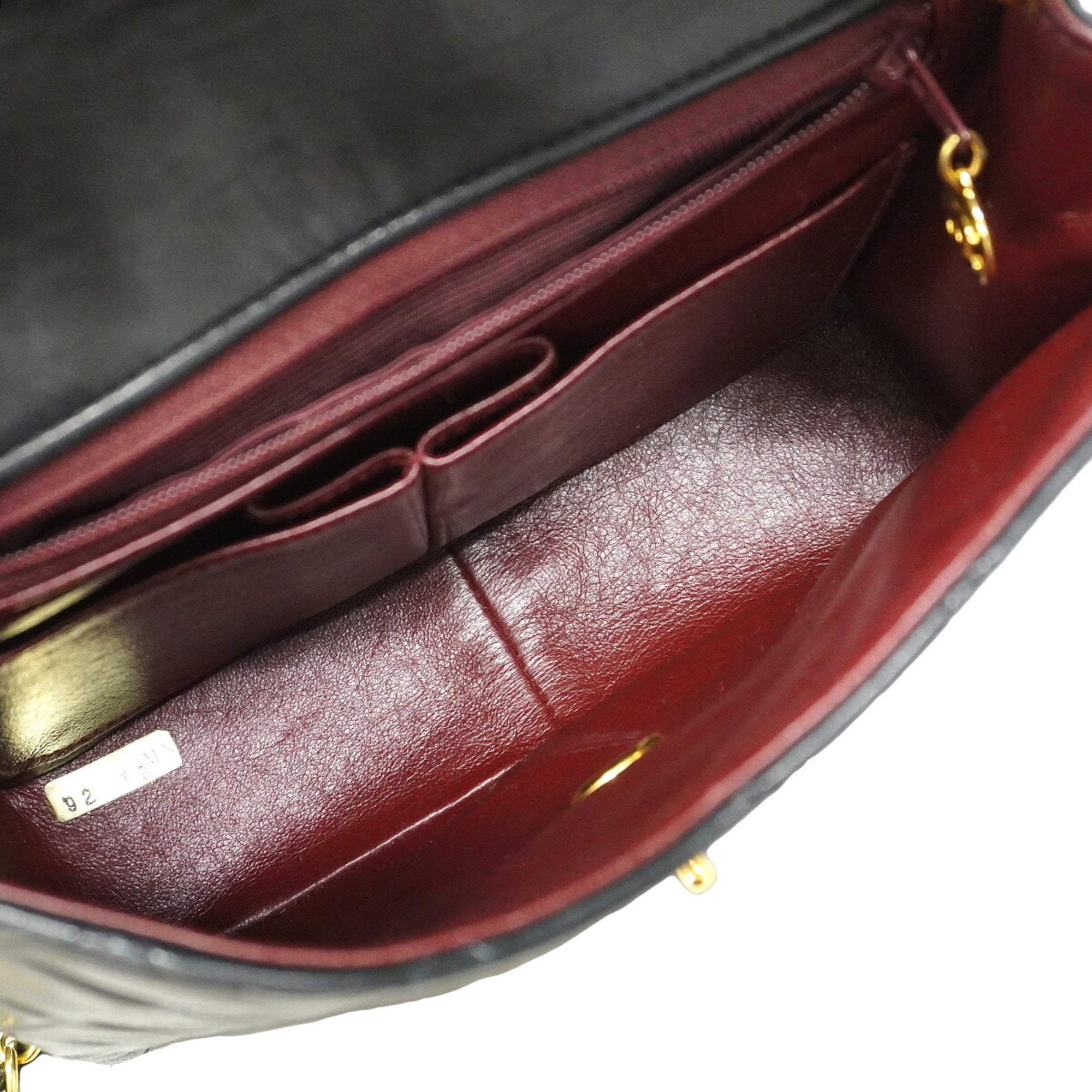 Chanel Black Leather Shoulder Bag (Pre-Owned)