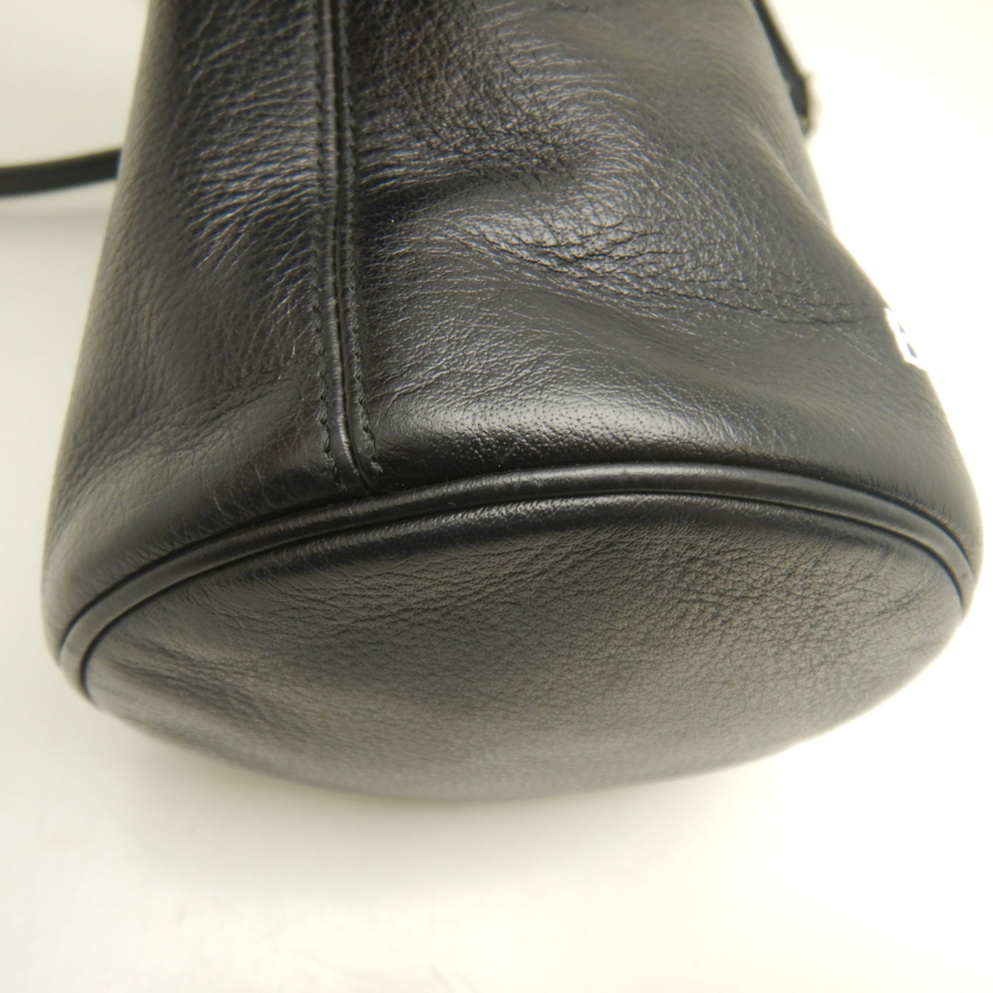 Balenciaga Black Leather Shoulder Bag (Pre-Owned)