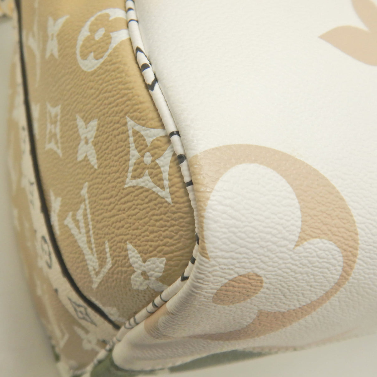 Louis Vuitton Beige Khaki White Coated Canvas Handbag (Pre-Owned)