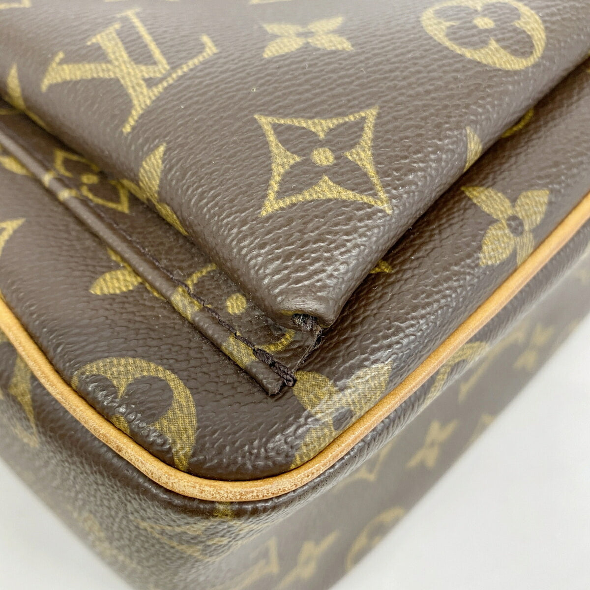 Louis Vuitton Brown Shoulder Bag (Pre-Owned)