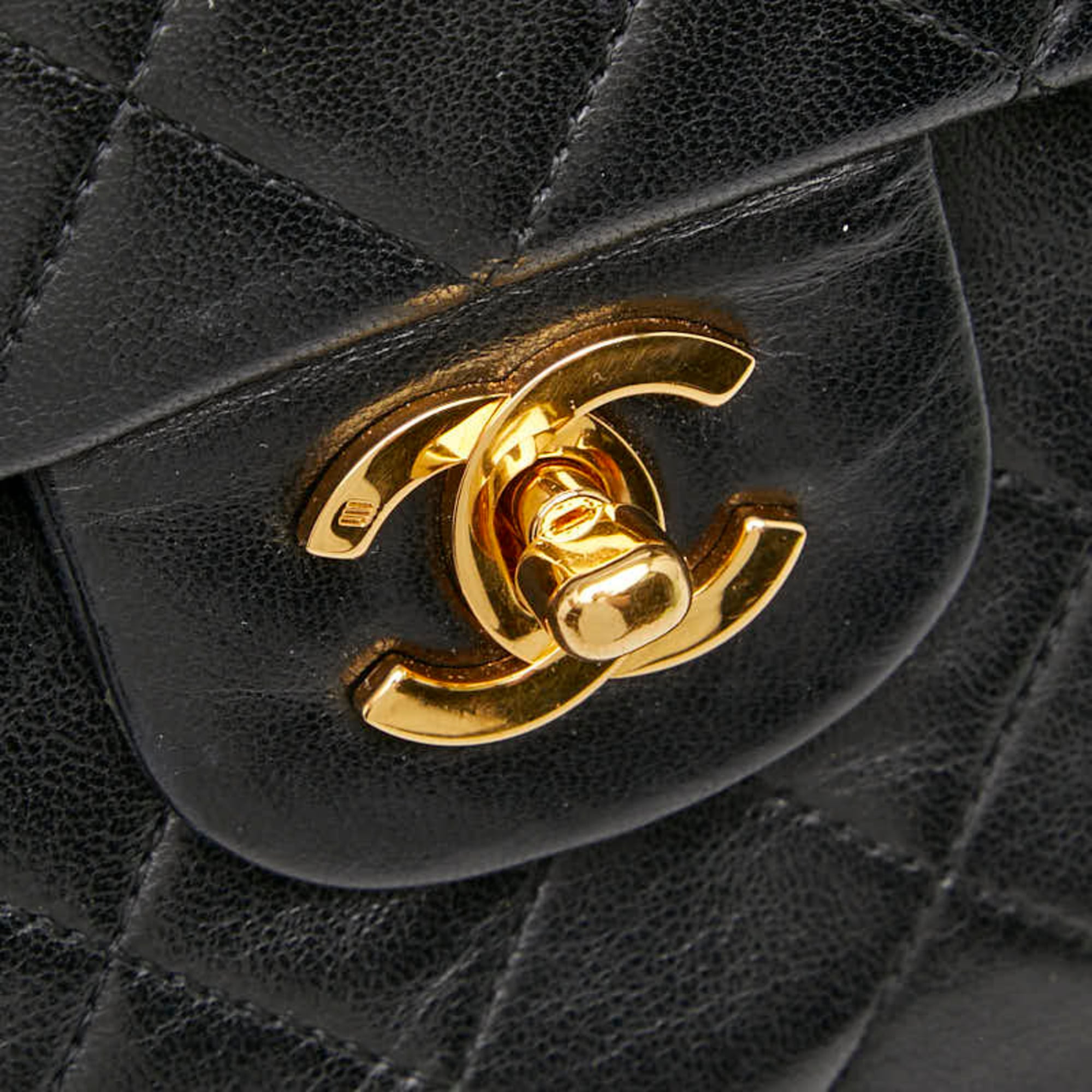 Chanel Black Leather Shoulder Bag (Pre-Owned)