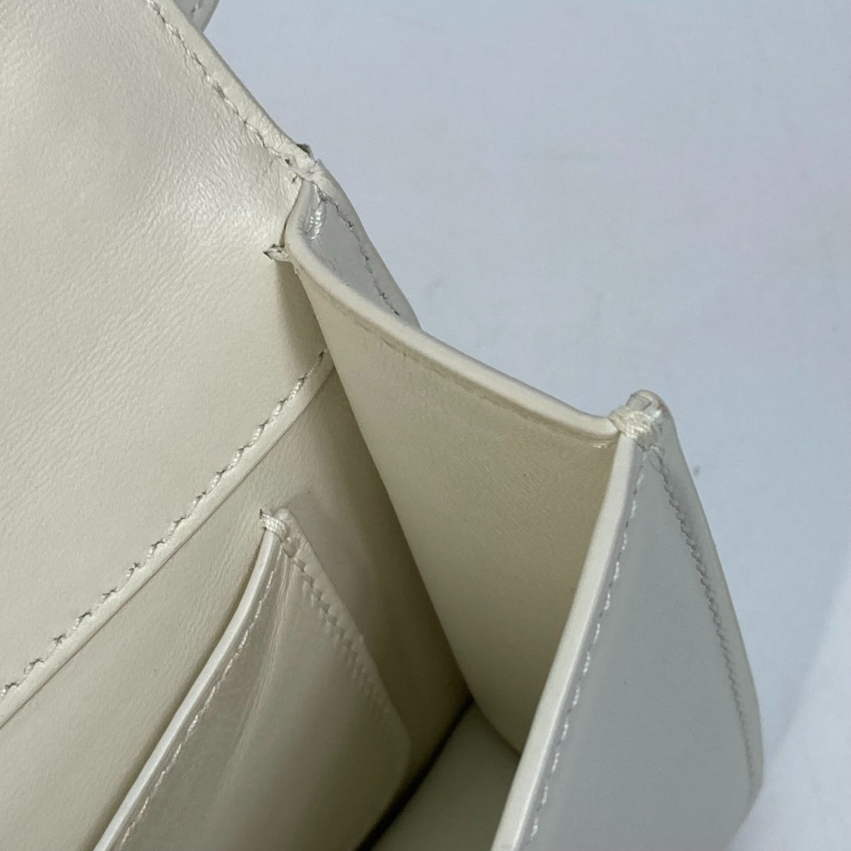 Christian Dior White Leather Shoulder Bag (Pre-Owned)