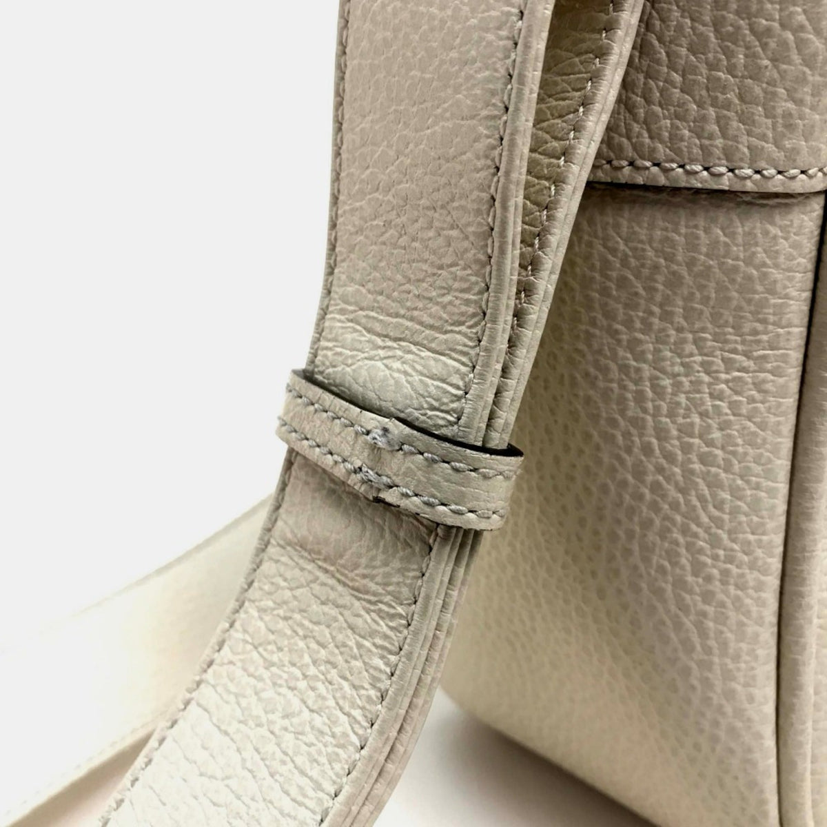Gucci White Leather Shoulder Bag (Pre-Owned)