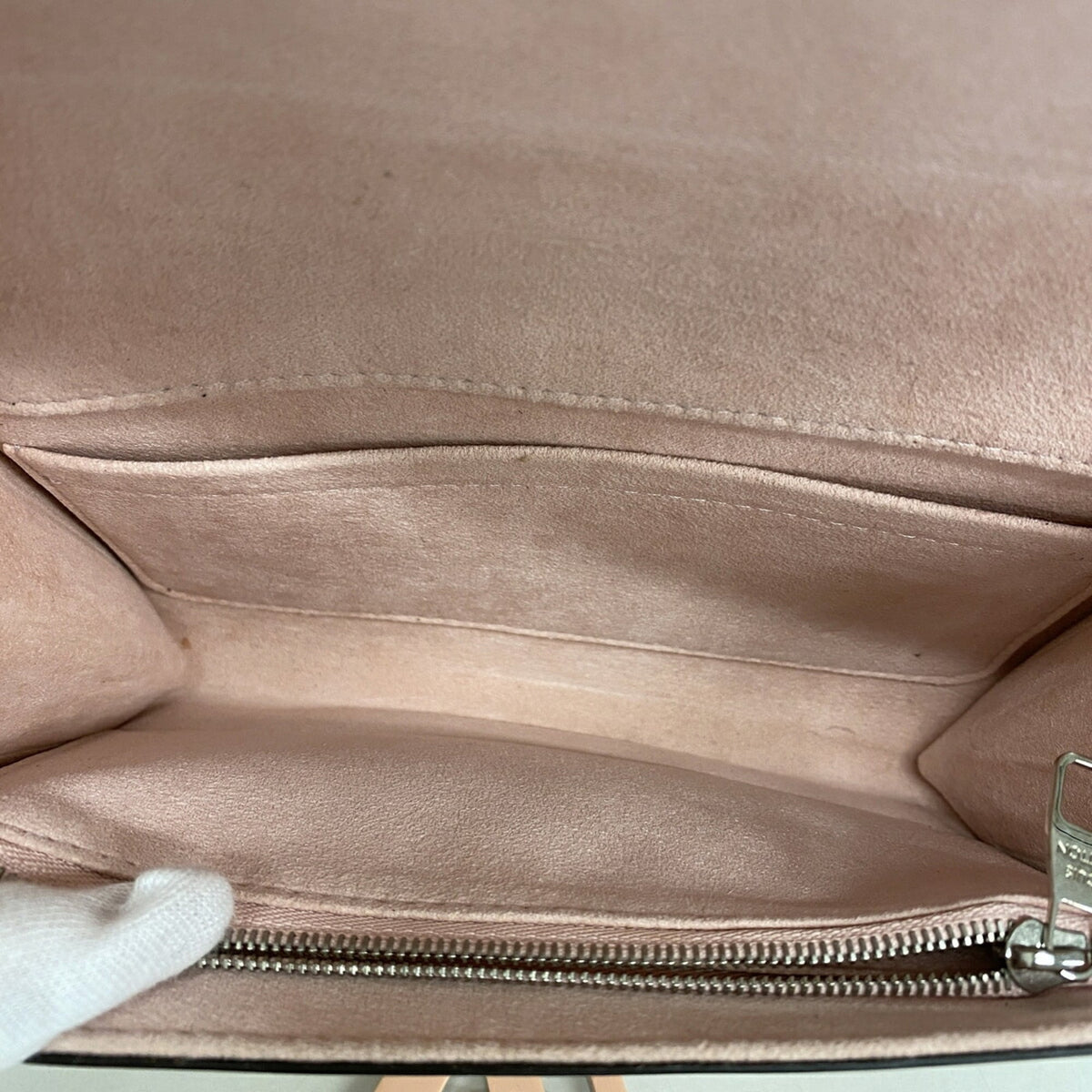 Louis Vuitton Rose Clair Shoulder Bag (Pre-Owned)