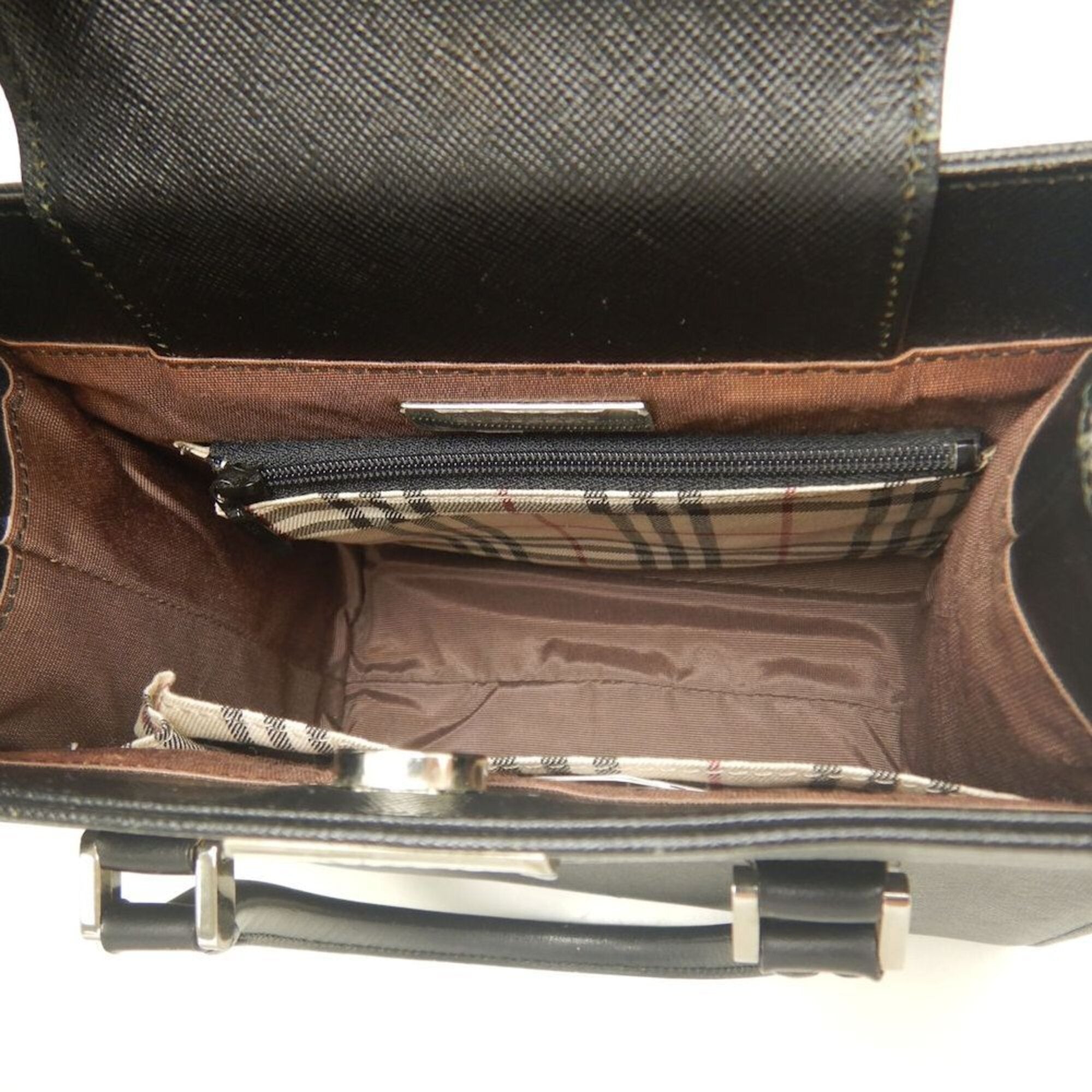 Burberry Black Leather Handbag (Pre-Owned)