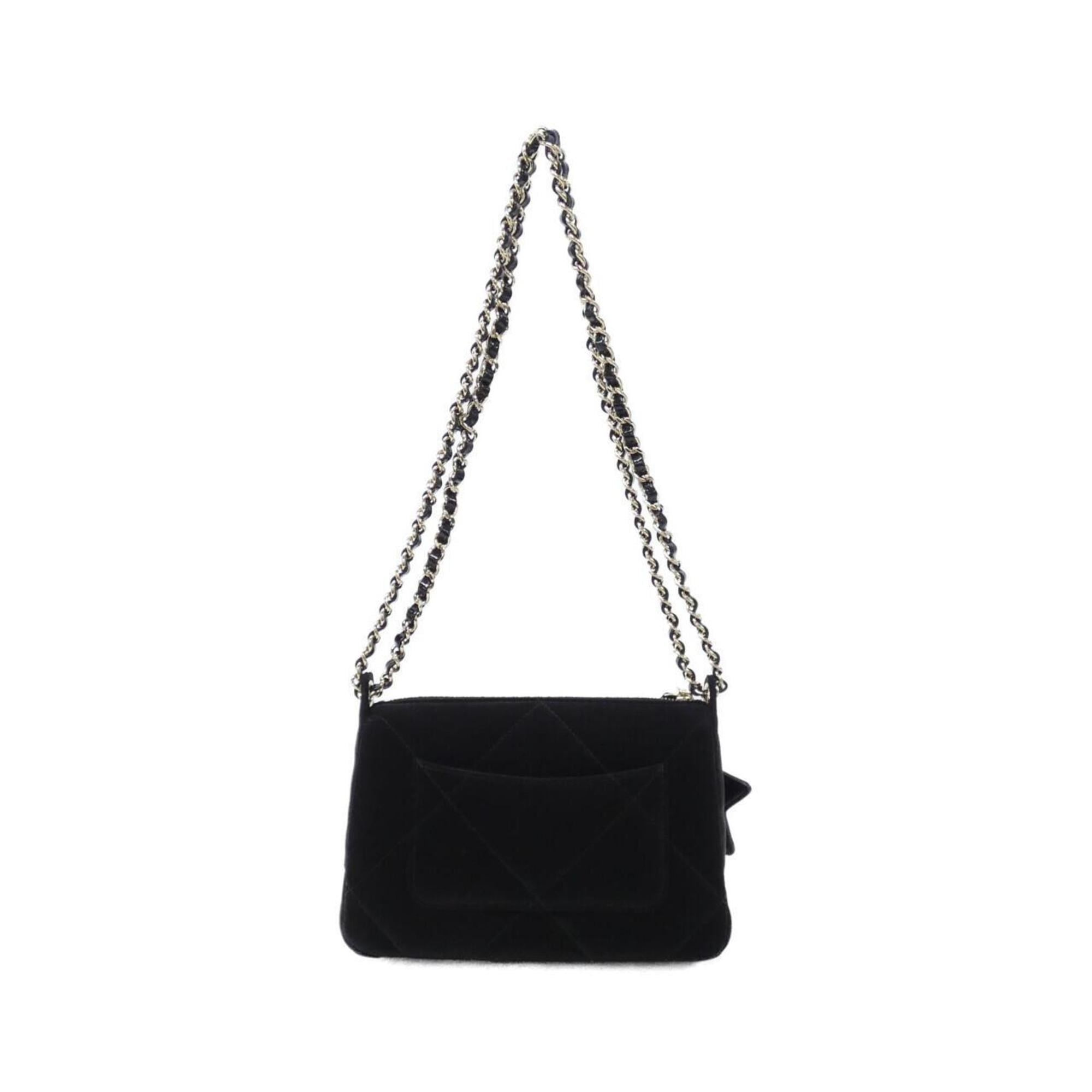Chanel Black Nylon Shoulder Bag (Pre-Owned)