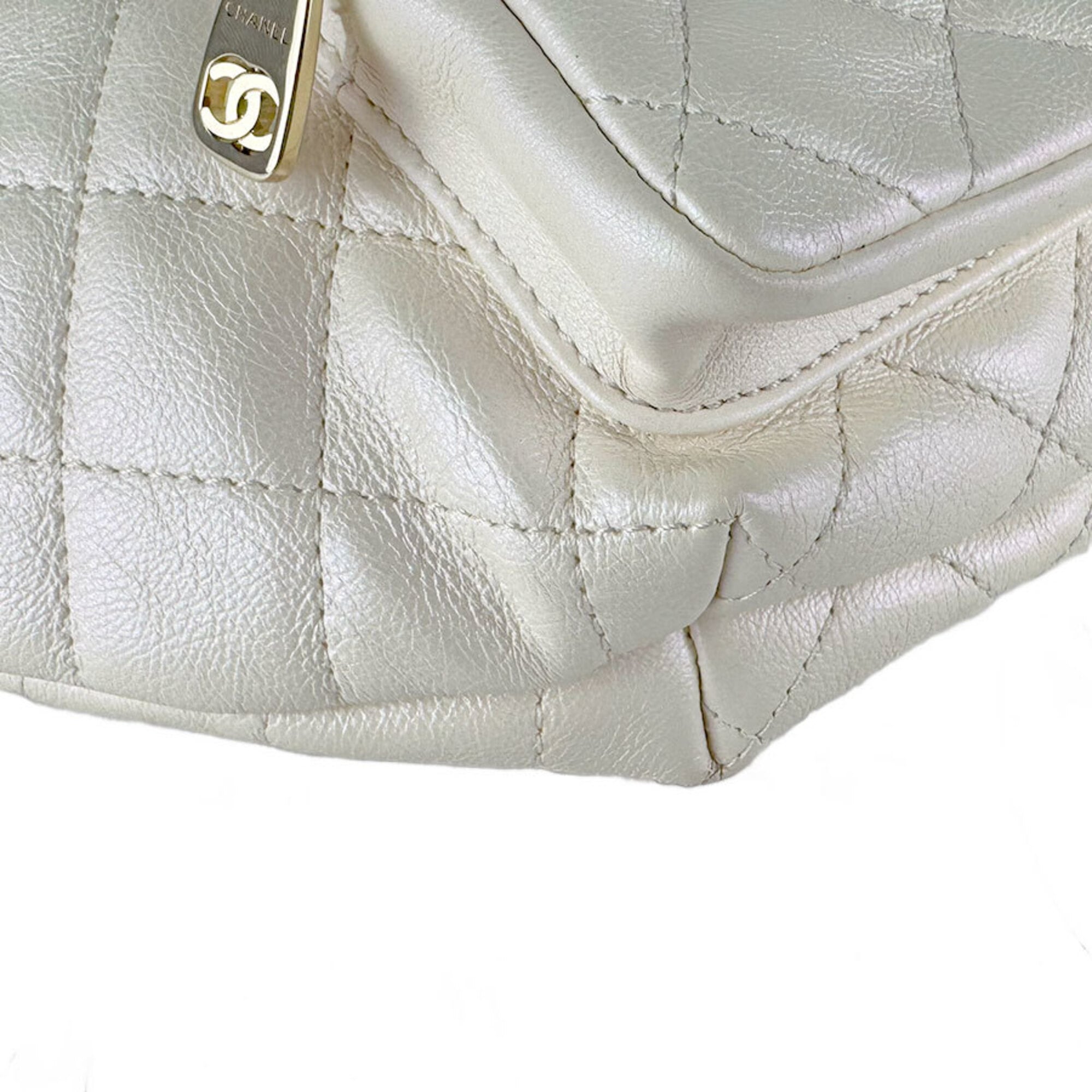 Chanel Ivory Leather Fanny Pack Shoulder Bag (Pre-Owned)