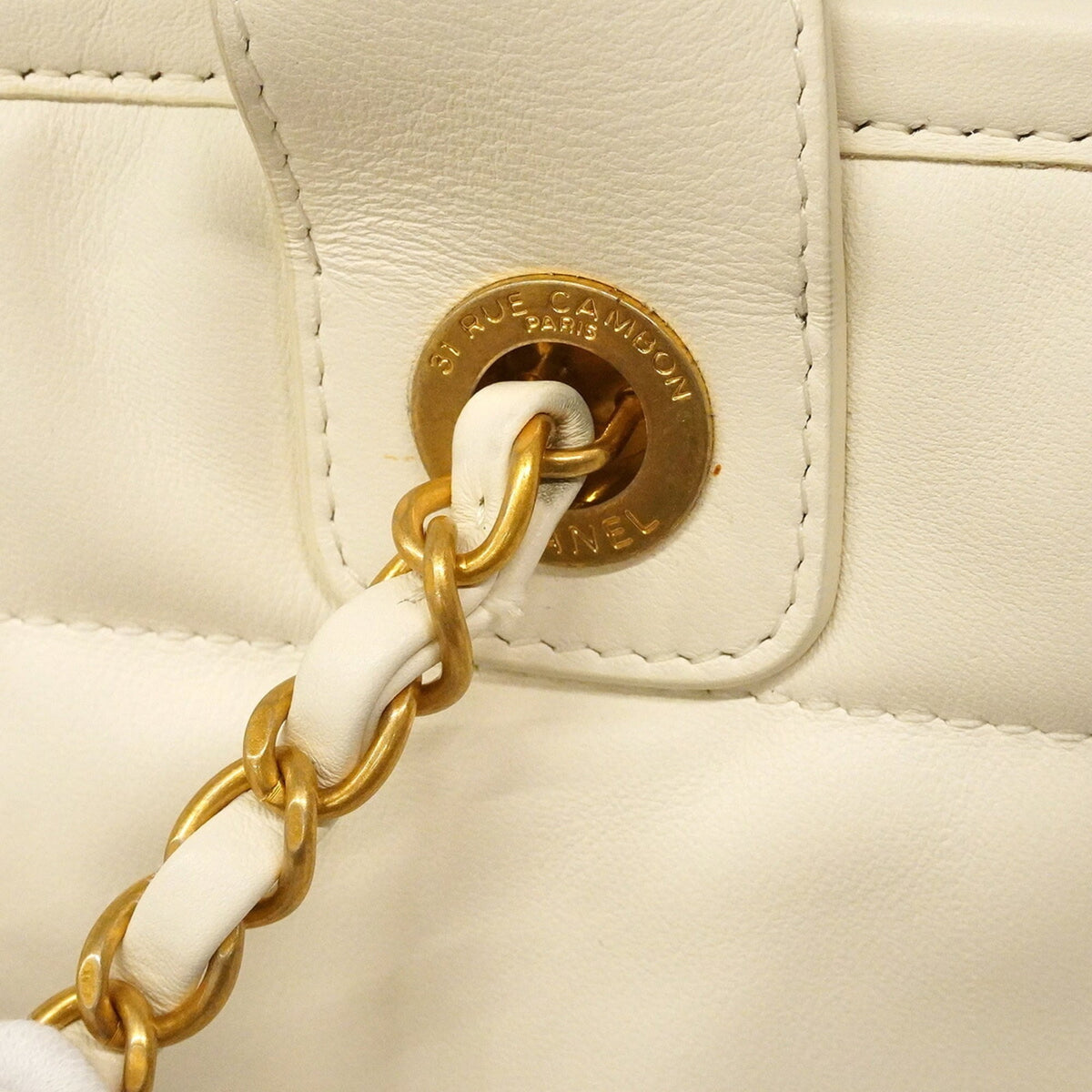 Chanel White Leather Tote Bag (Pre-Owned)