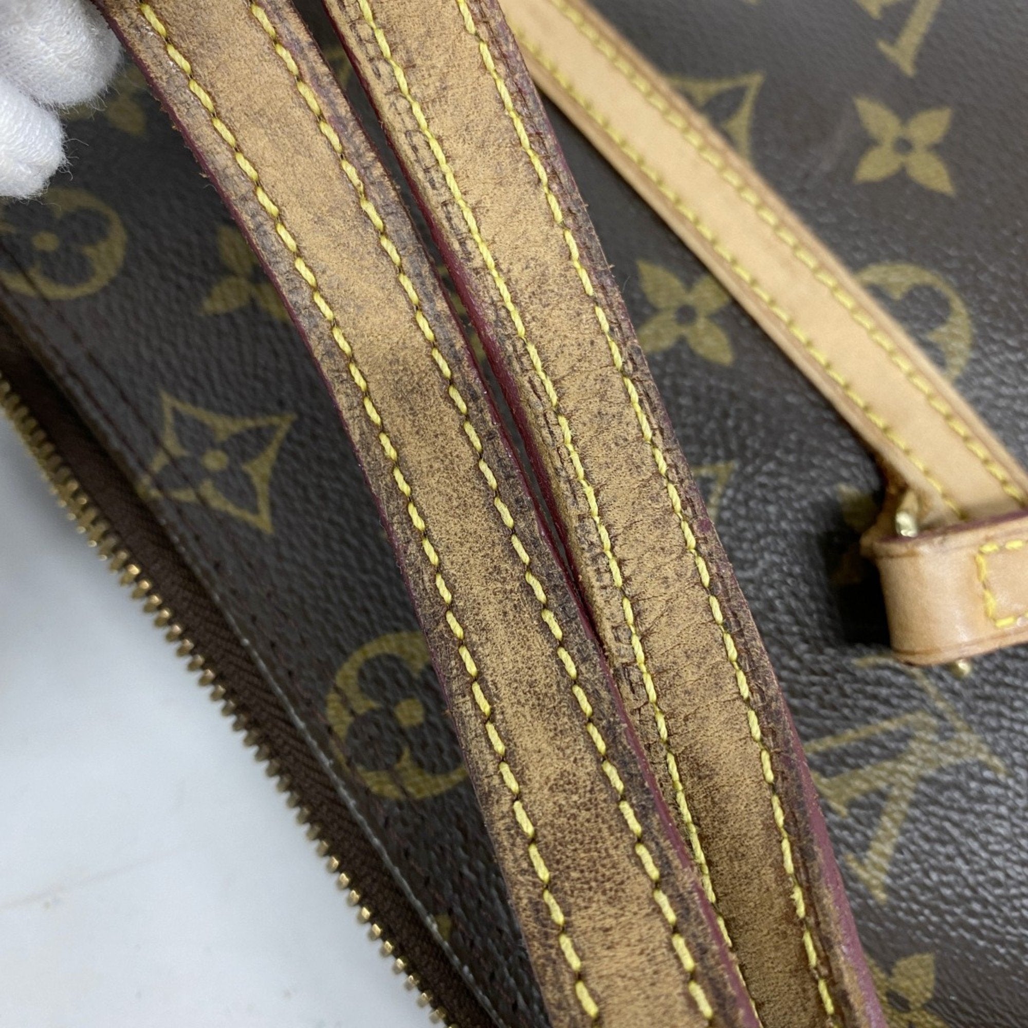 Louis Vuitton Brown Shoulder Bag (Pre-Owned)