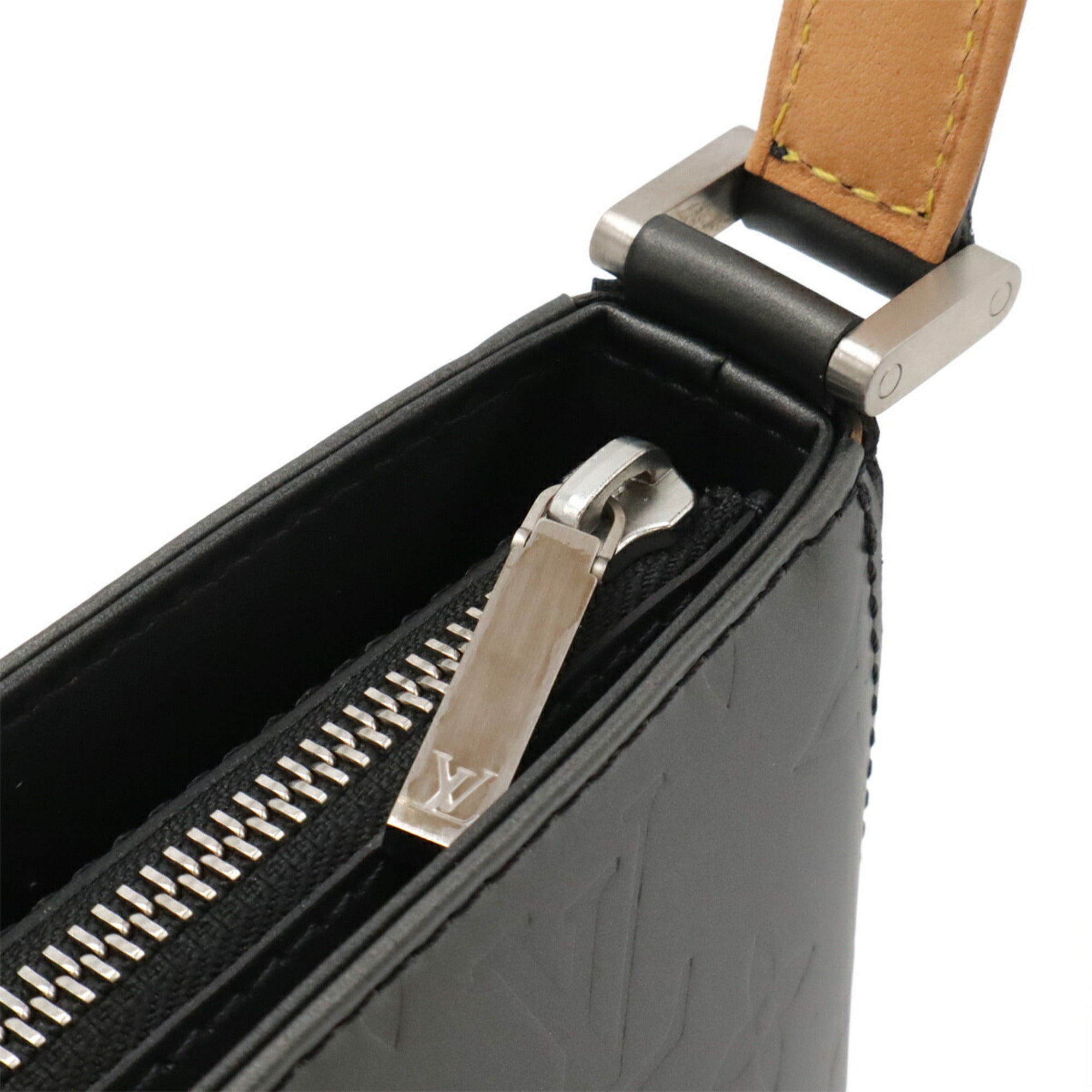 Louis Vuitton Noir Leather Handbag Shoulder Bag (Pre-Owned)