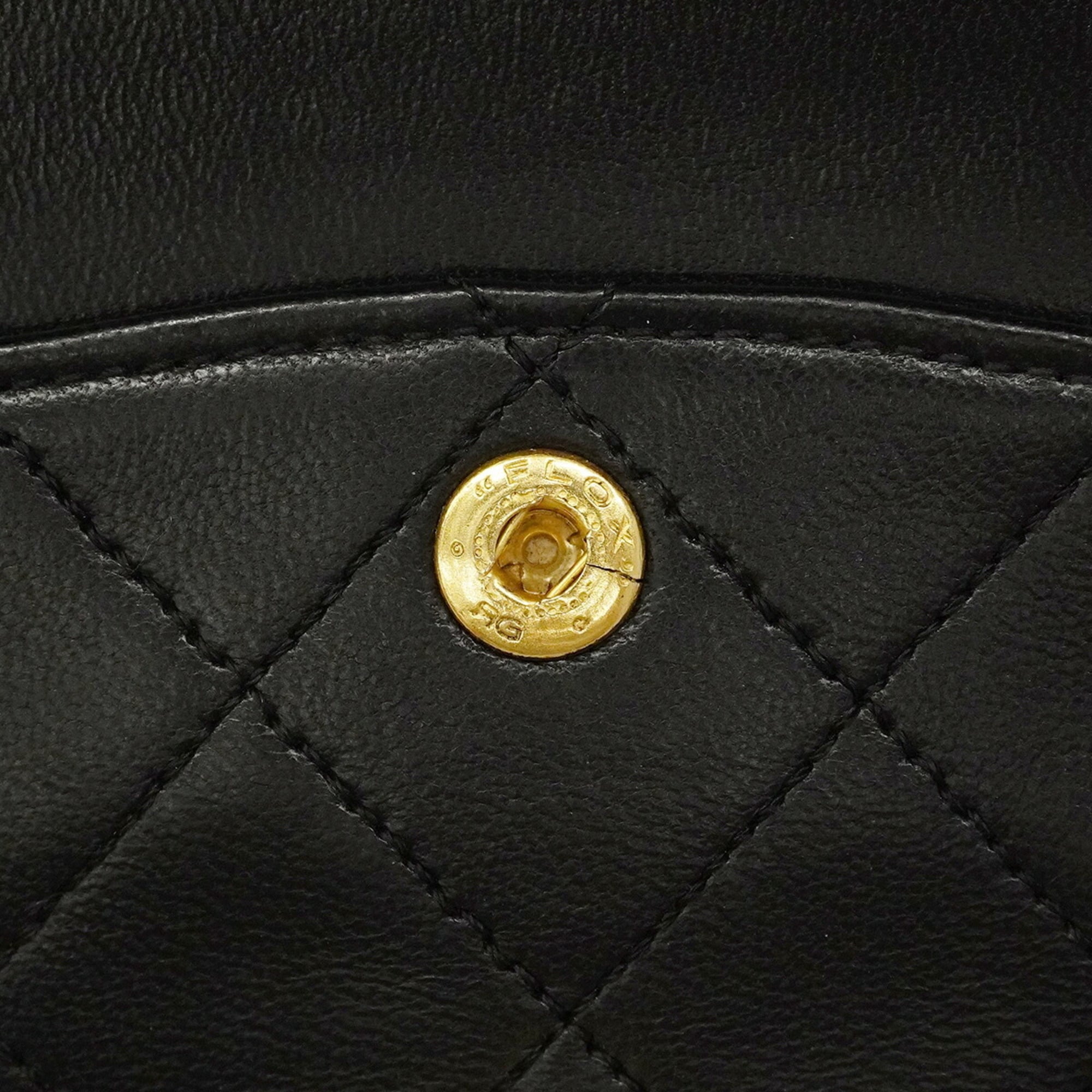 Chanel Black Leather Shoulder Bag (Pre-Owned)