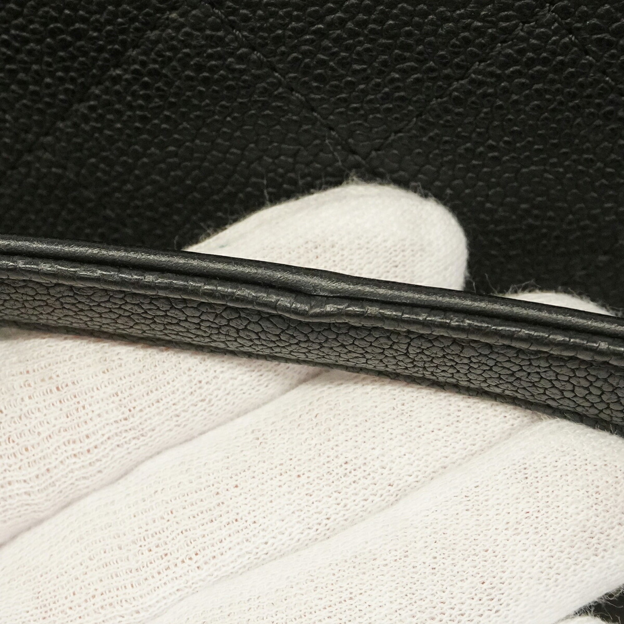 Chanel Black Grained Calfskin Handbag (Pre-Owned)