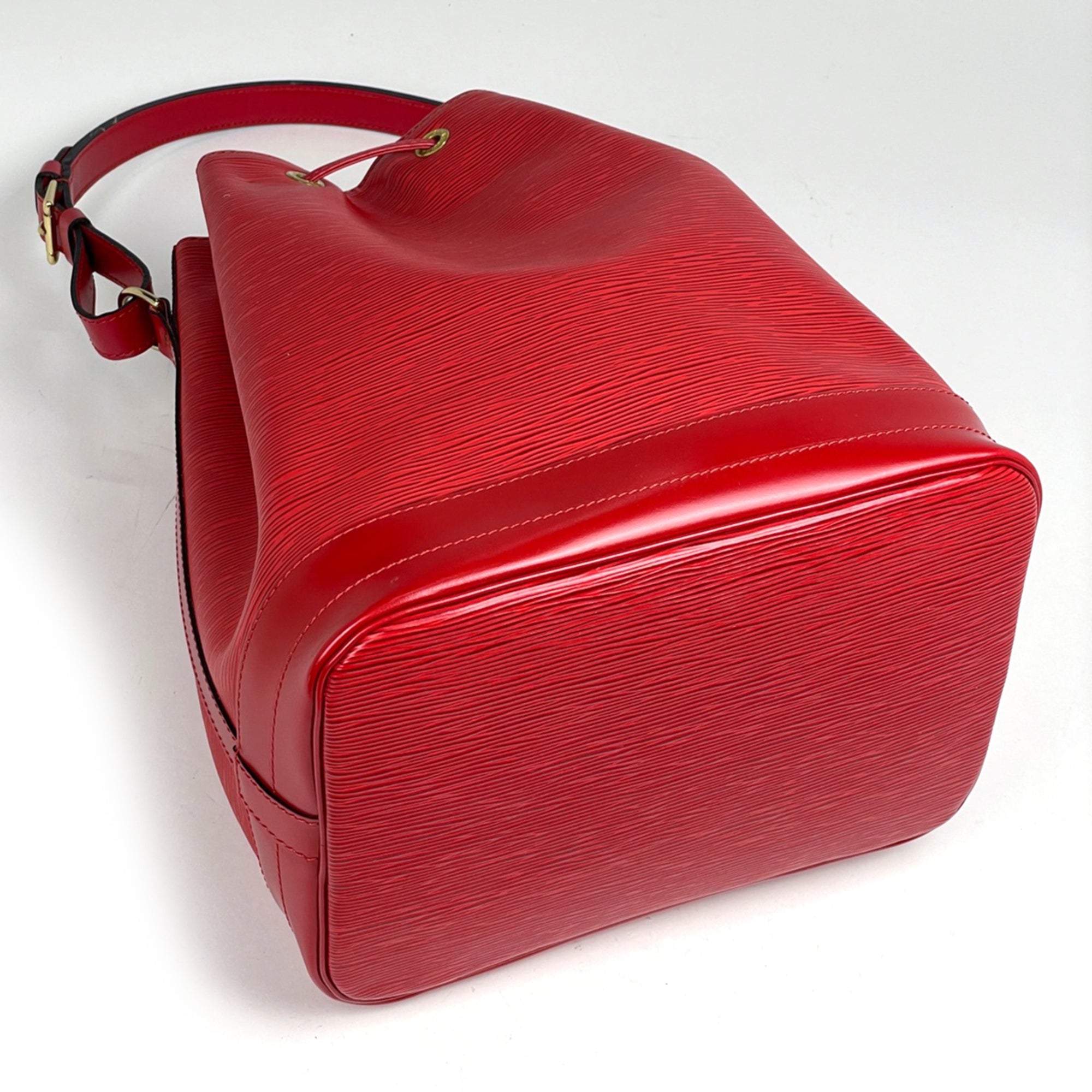 Louis Vuitton Castilian Red Epi Leather Shoulder Bag (Pre-Owned)