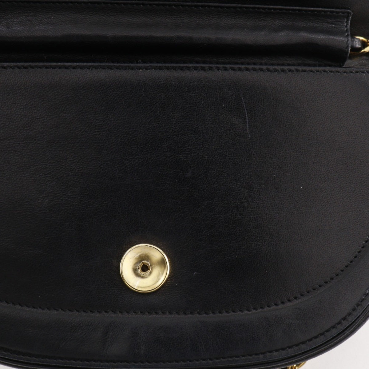 Chanel Black Leather Shoulder Bag (Pre-Owned)