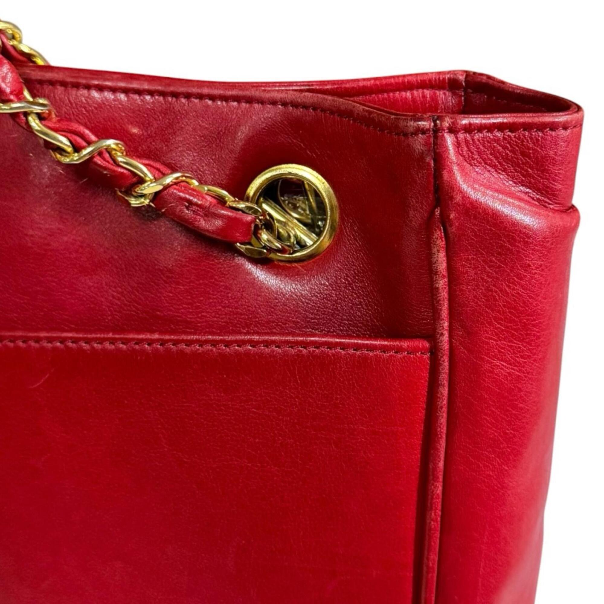 Chanel Red Color Leather Shoulder Bag (Pre-Owned)