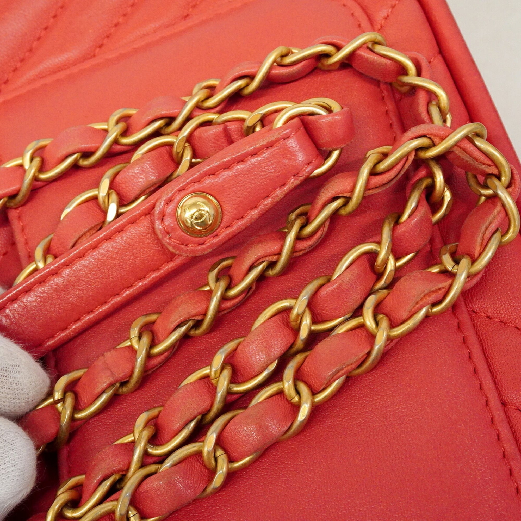 Chanel Pink Leather Handbag (Pre-Owned)