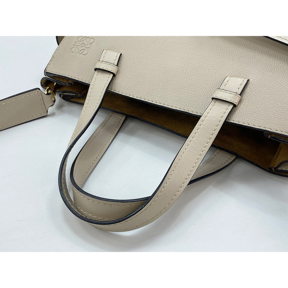 Loewe Beige Handbag (Pre-Owned)