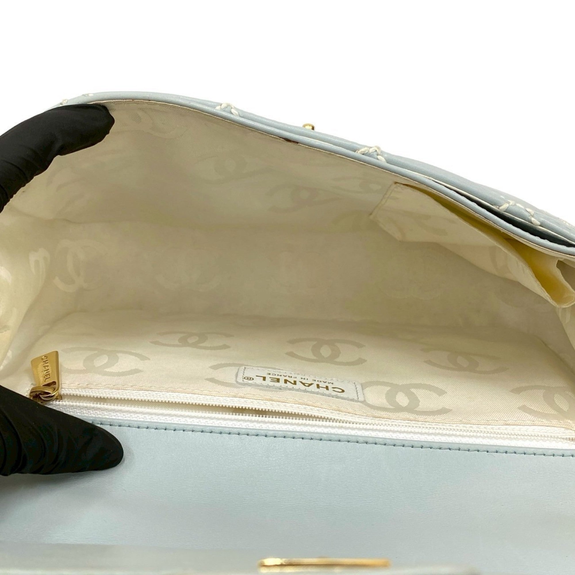 Chanel Blue Leather Handbag (Pre-Owned)
