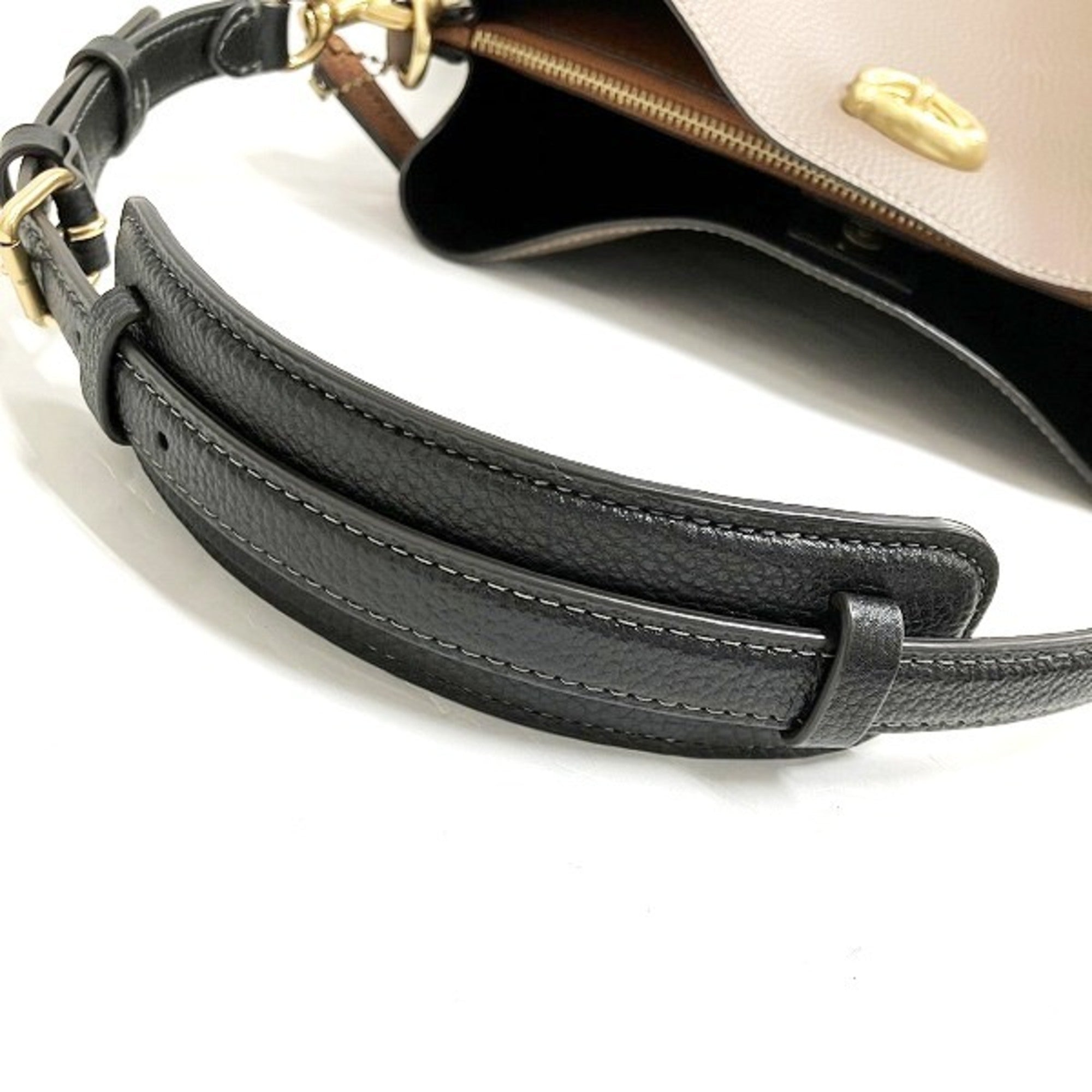 Coach Beige Leather Shoulder Bag (Pre-Owned)