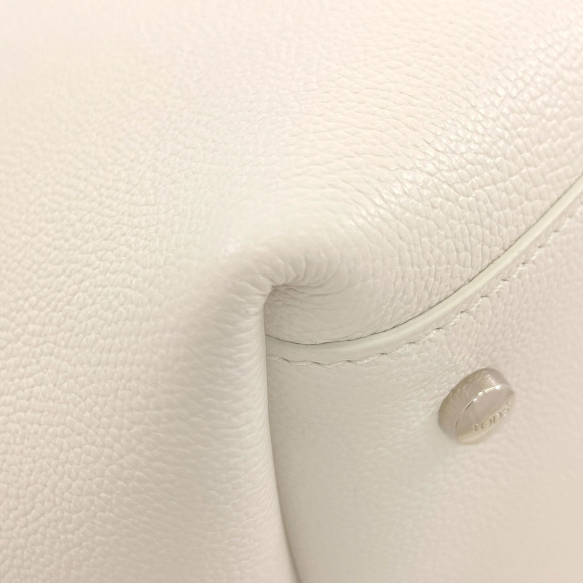 Tod's White Leather Tote Bag (Pre-Owned)