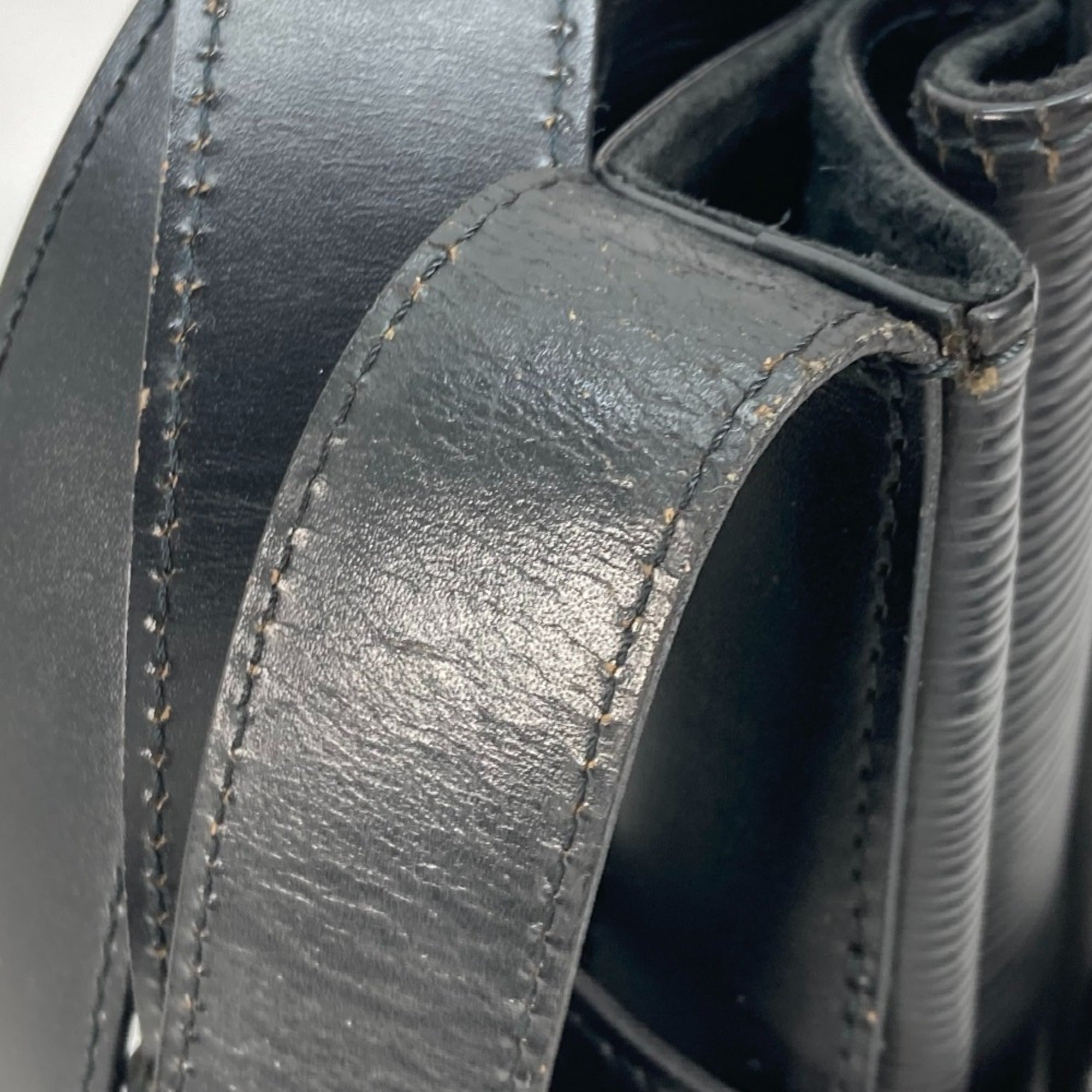 Louis Vuitton Black Noir Epi Leather Pouch Shoulder Bag (Pre-Owned)