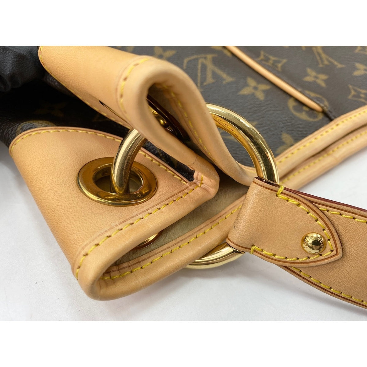 Louis Vuitton Brown Shoulder Bag (Pre-Owned)