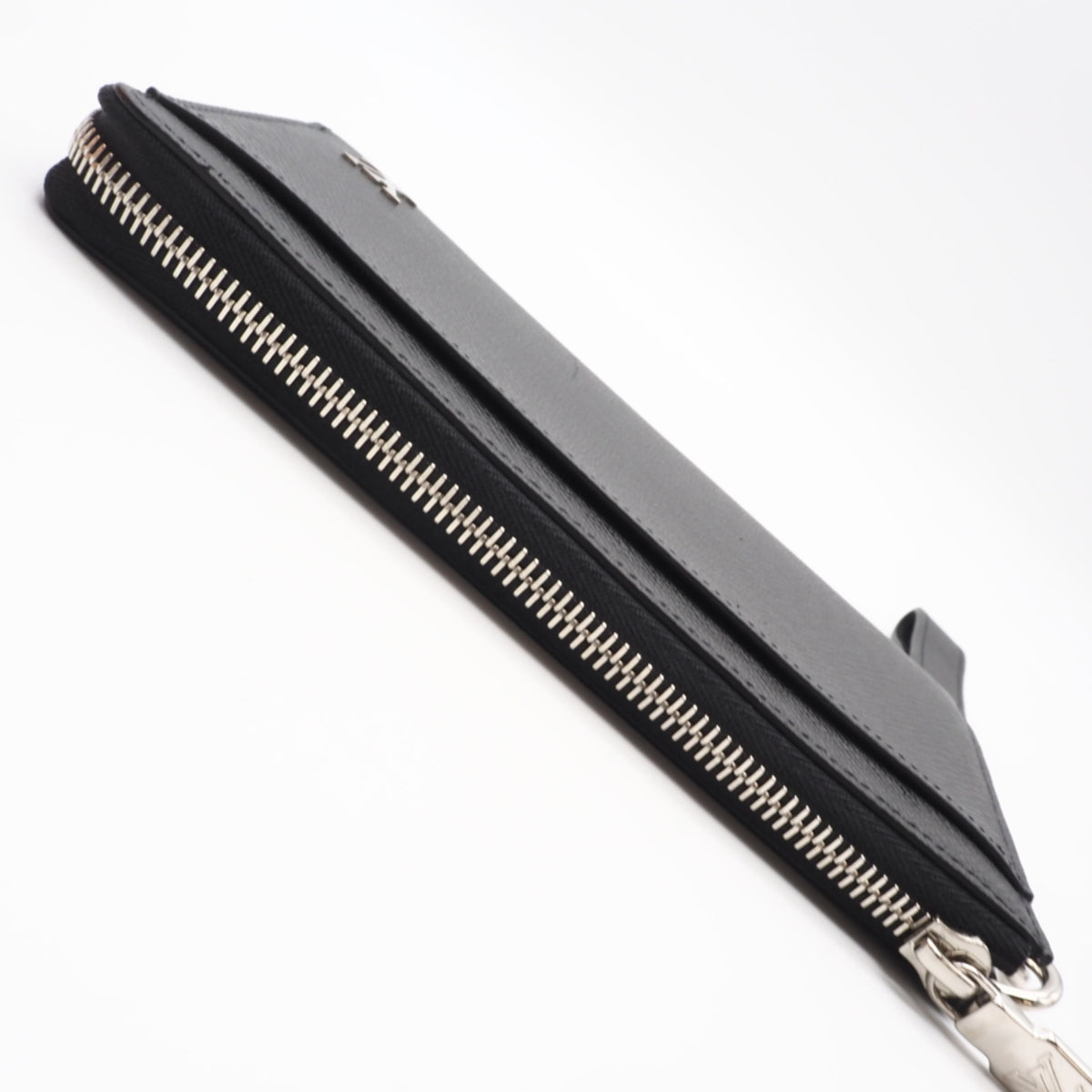 Louis Vuitton Taiga Black Leather Long Wallet (Bi-Fold) (Pre-Owned)