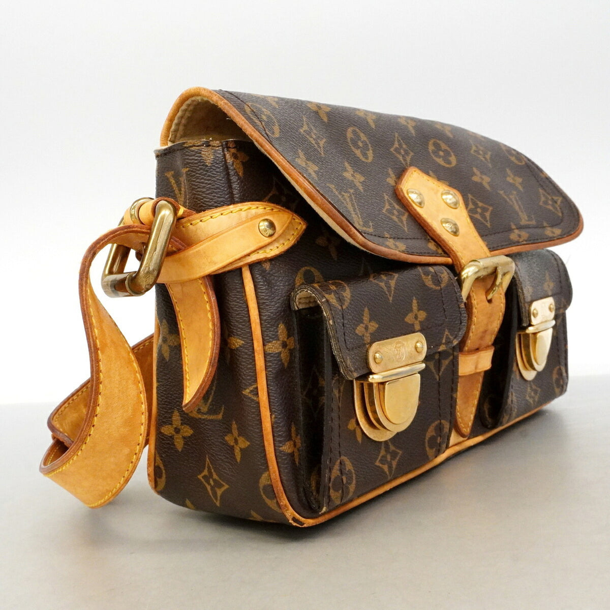 Louis Vuitton Brown Shoulder Bag (Pre-Owned)