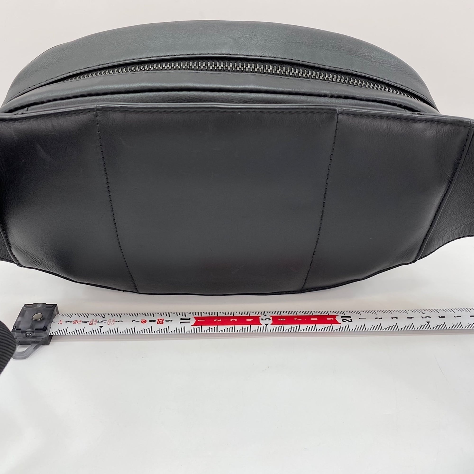 Bottega Veneta Black Leather Fanny Pack (Pre-Owned)