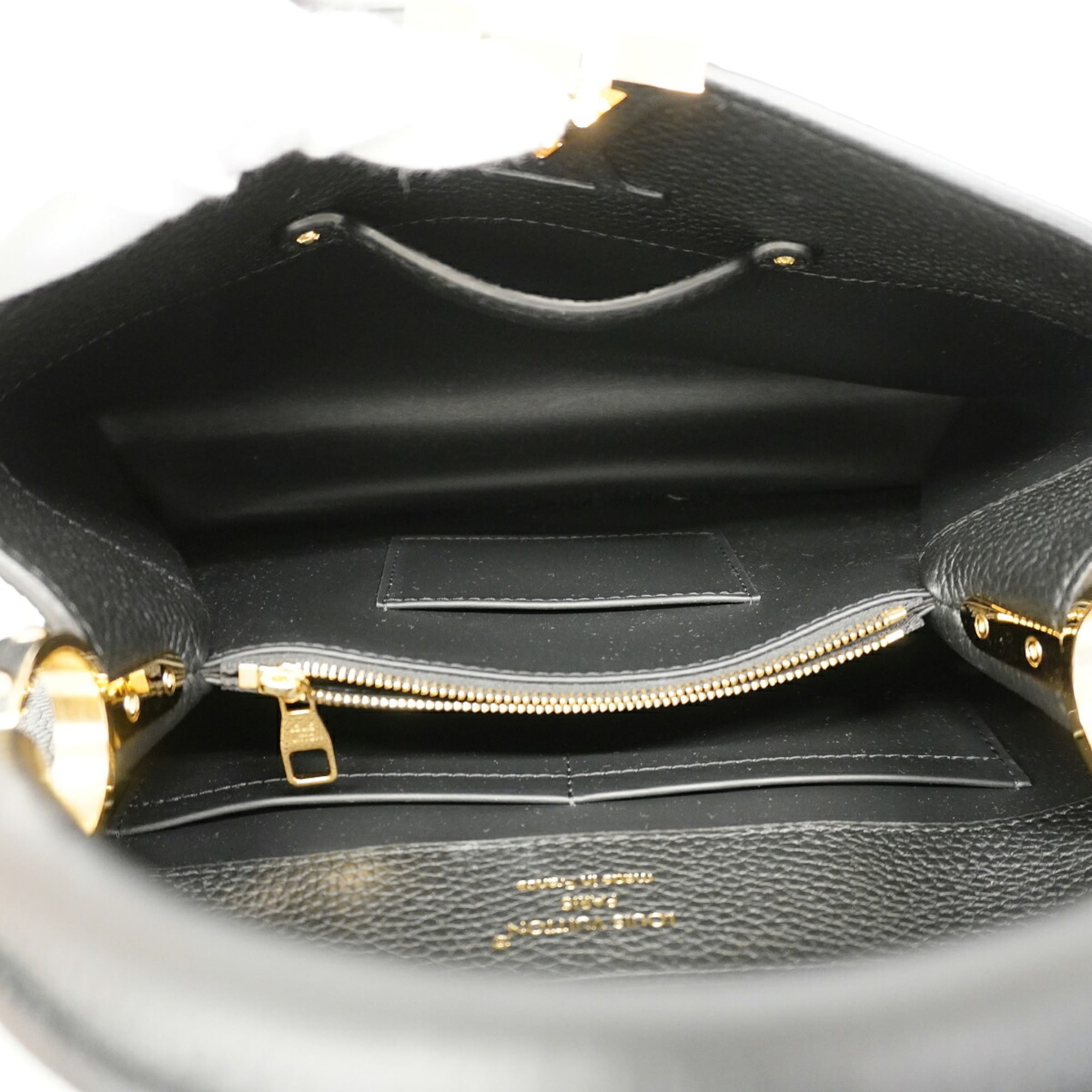 Louis Vuitton Black Handbag (Pre-Owned)