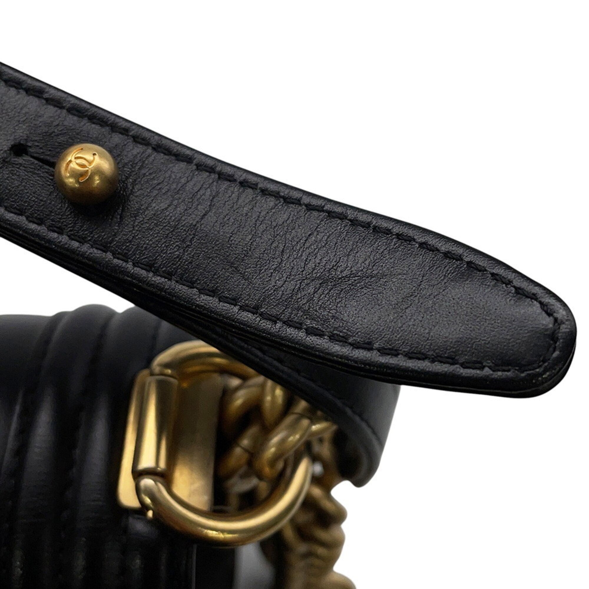 Chanel Black Leather Shoulder Bag (Pre-Owned)