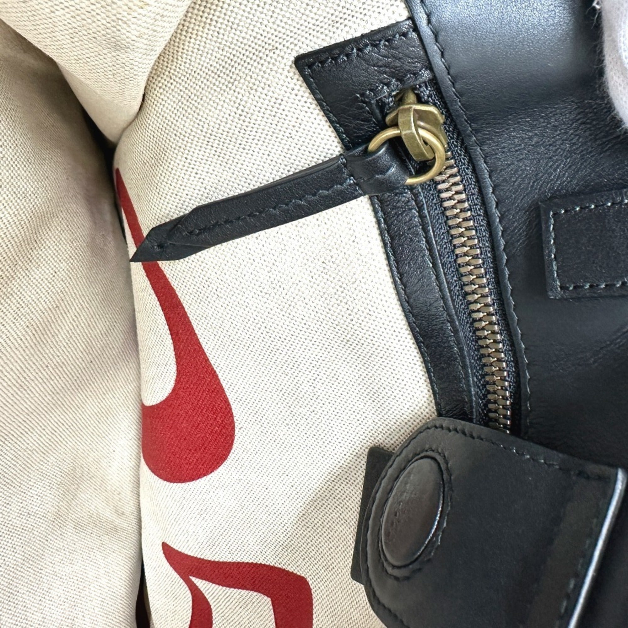 Gucci Beige Gg Supreme Handbag Shoulder Bag (Pre-Owned)