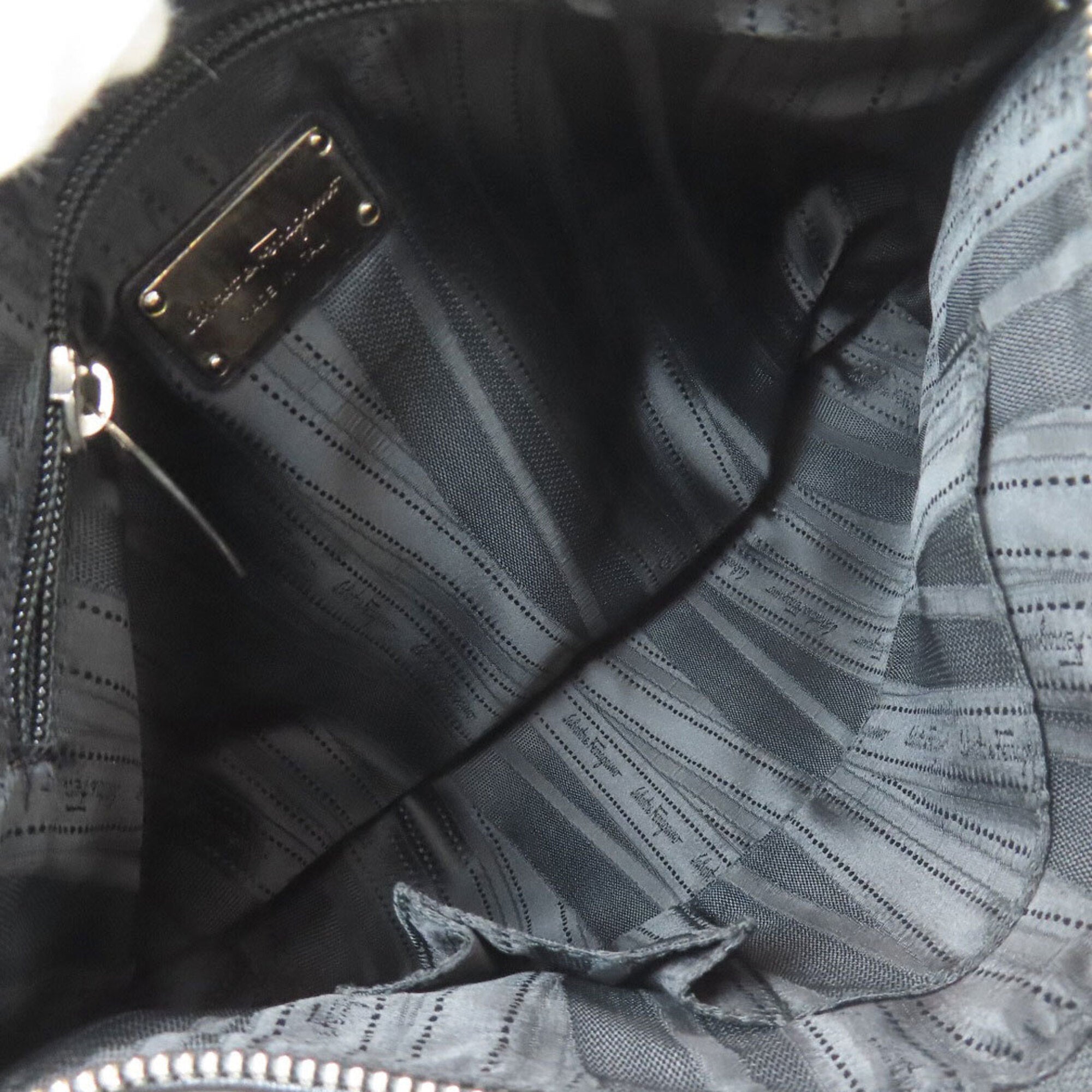 Salvatore Ferragamo Black Leather Shoulder Bag (Pre-Owned)