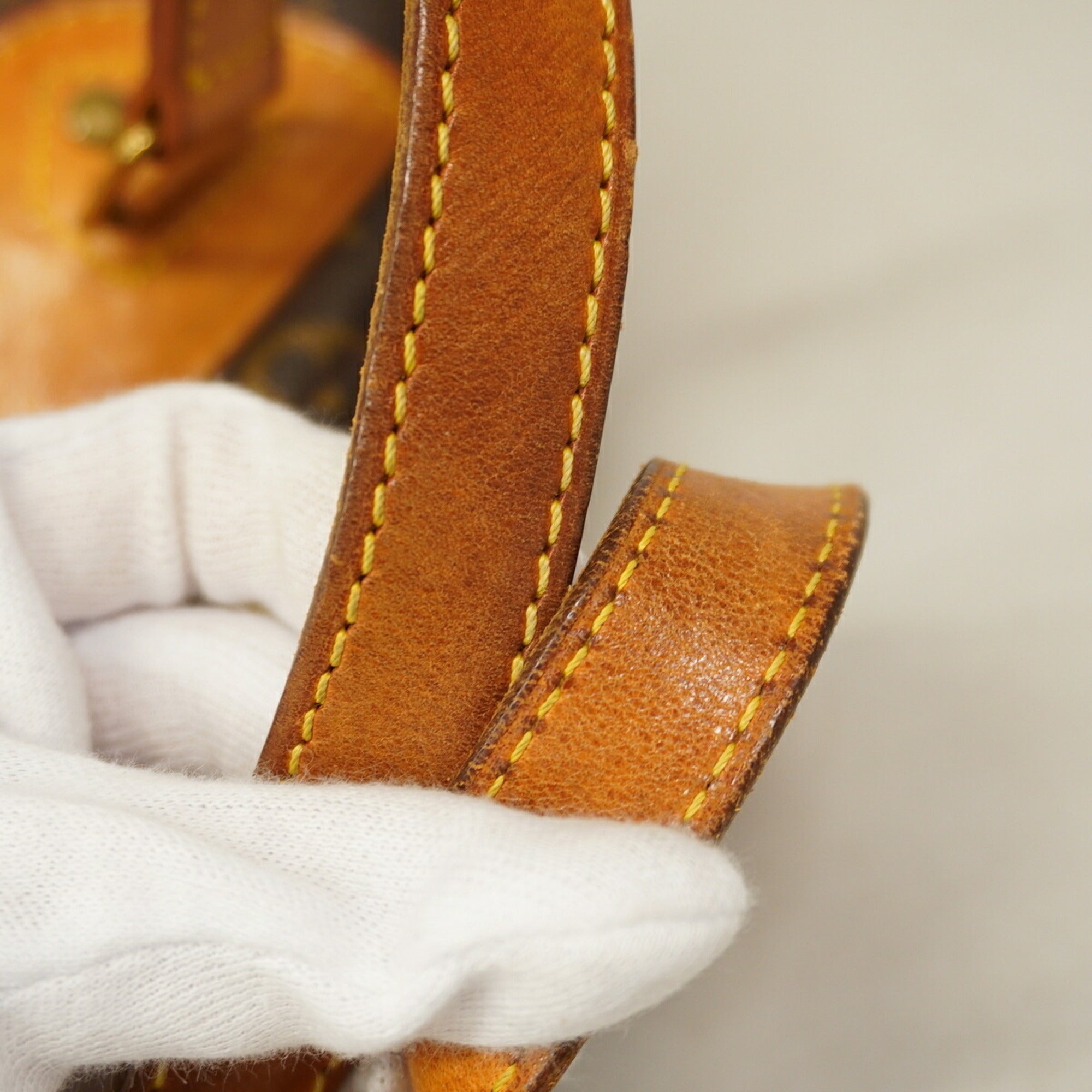 Louis Vuitton Brown Handbag (Pre-Owned)